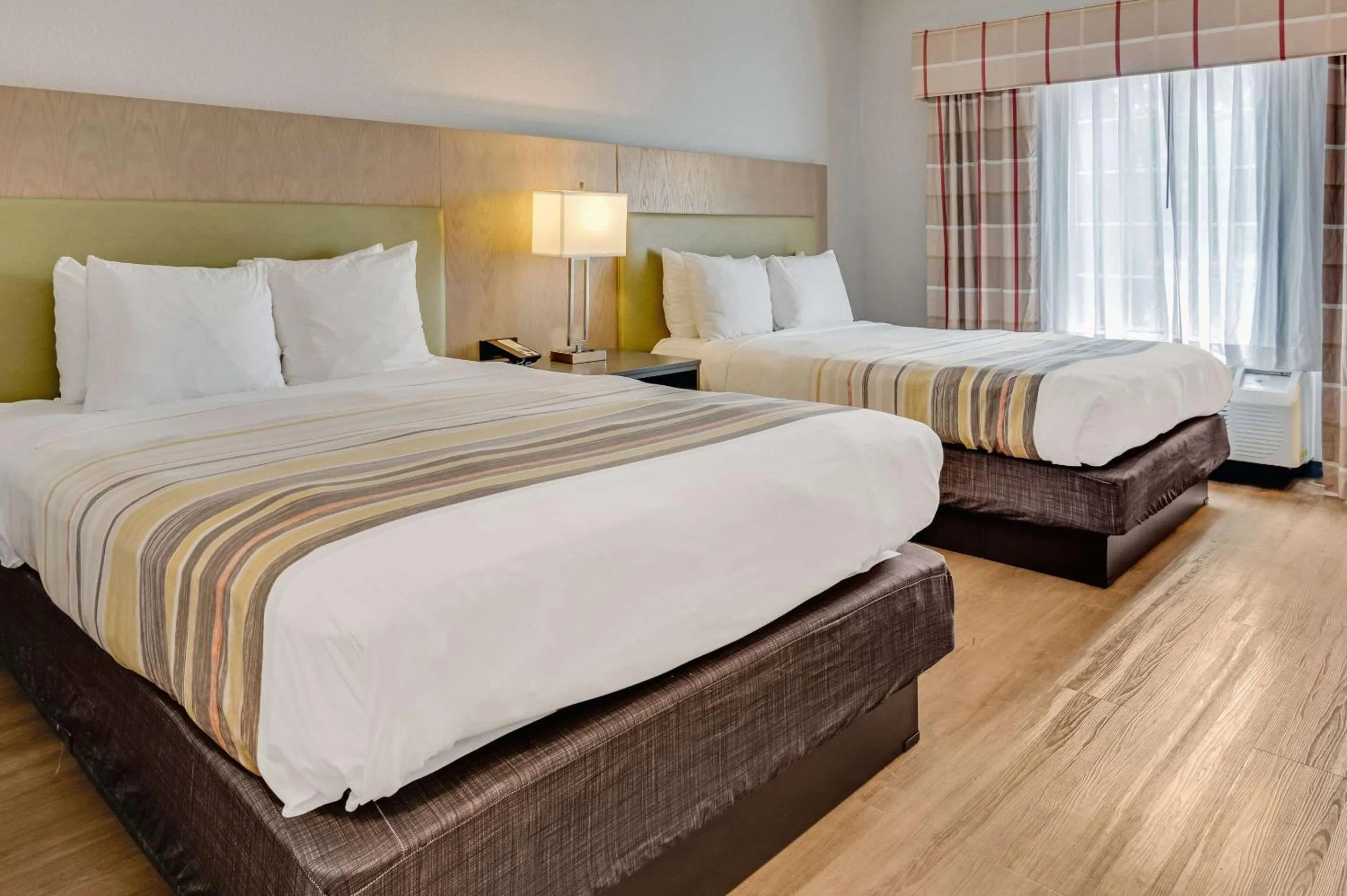 Bedroom, Bed in Country Inn & Suites by Radisson, Grand Rapids Airport, MI