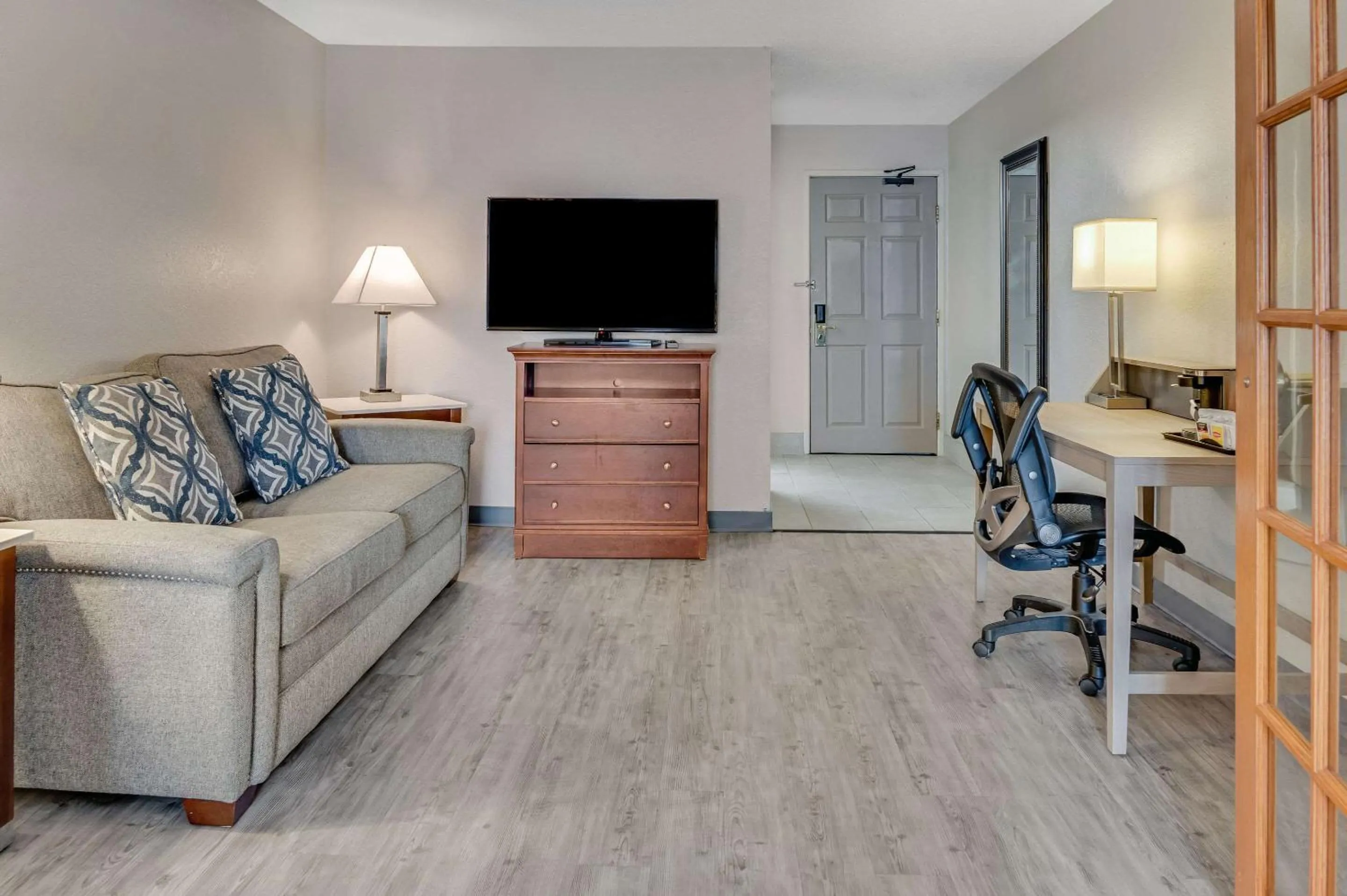 Bedroom in Country Inn & Suites by Radisson, Grand Rapids Airport, MI