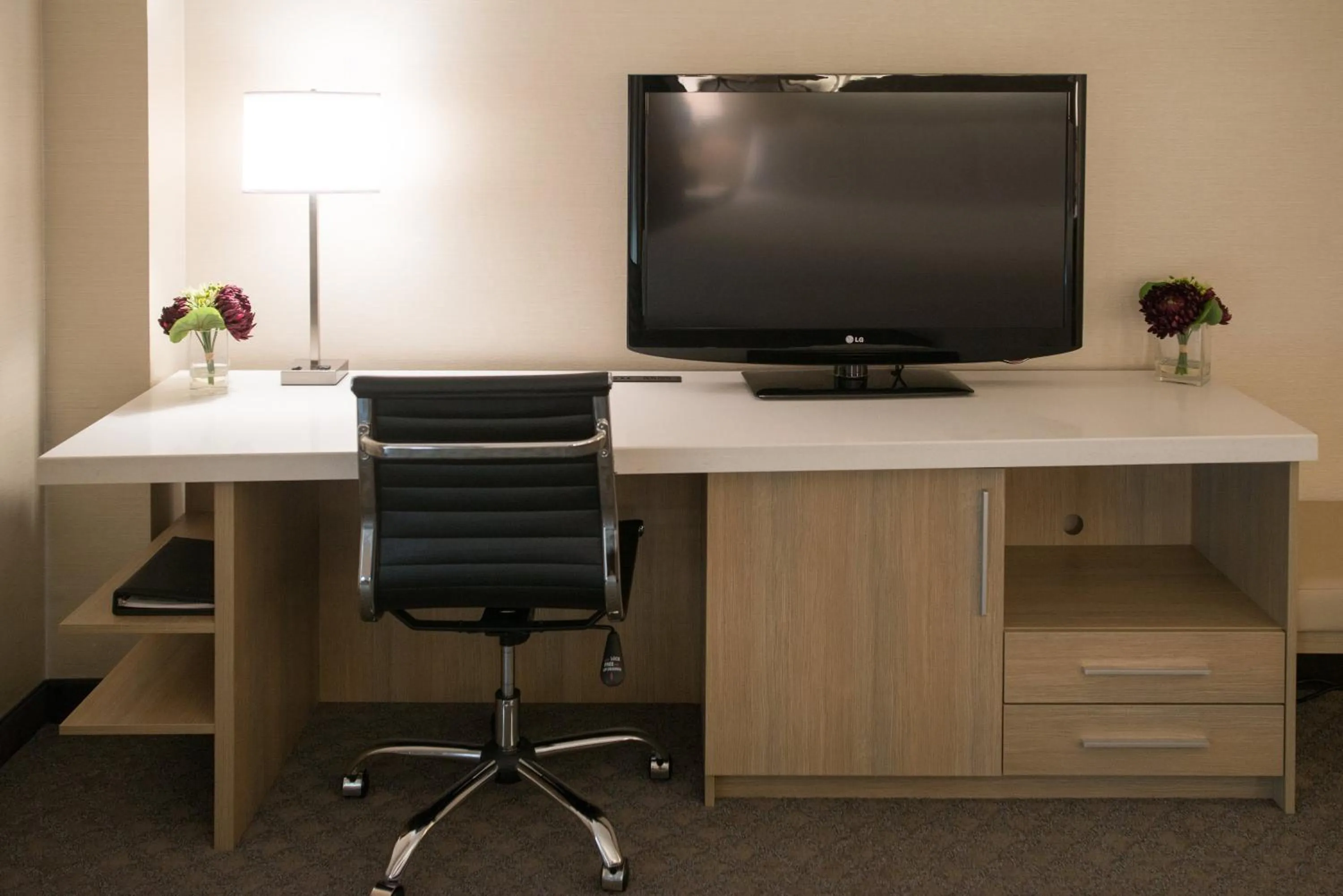 Bedroom in Radisson Hotel Duluth-Harborview