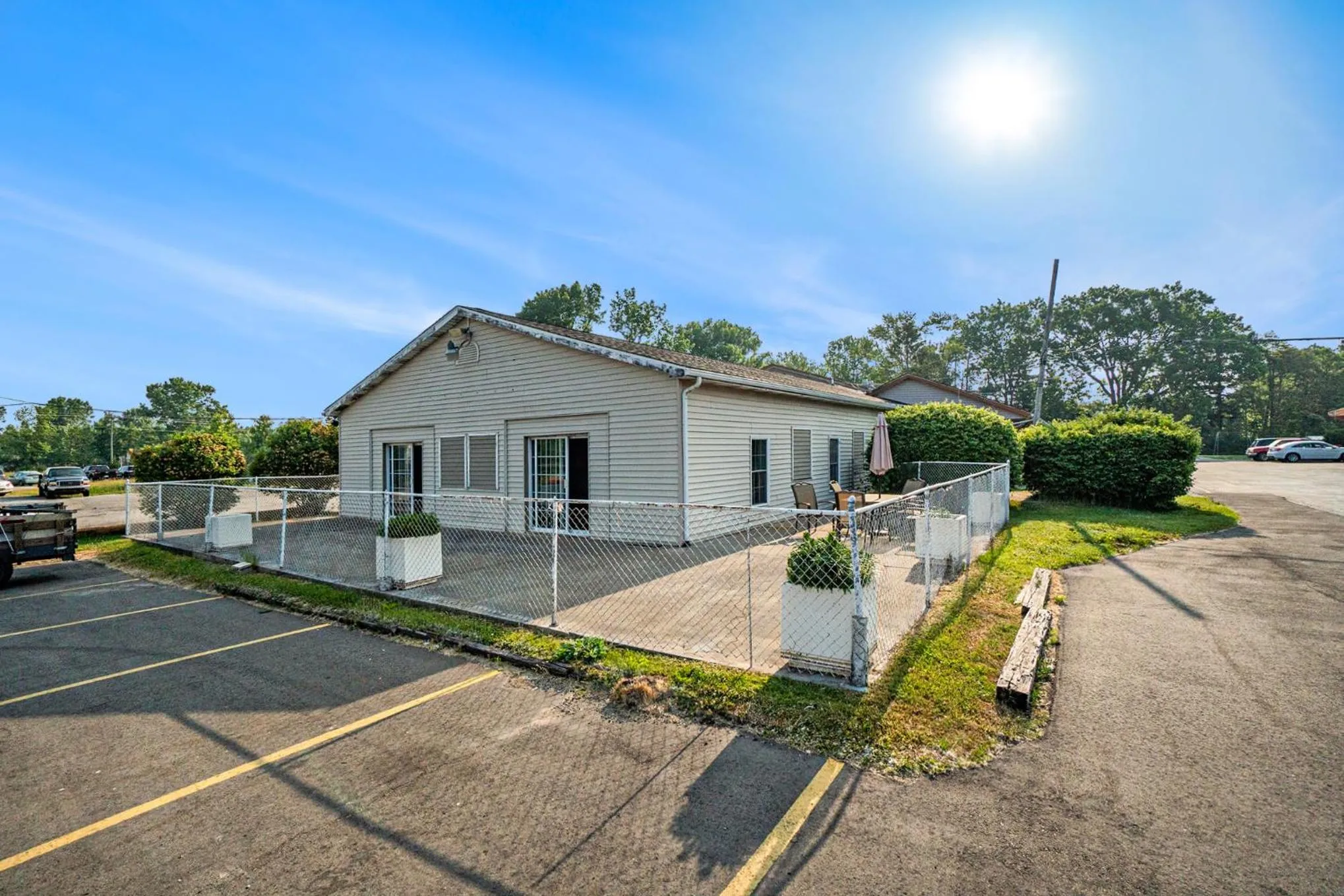 Property building in Great Lakes Inn & Suites