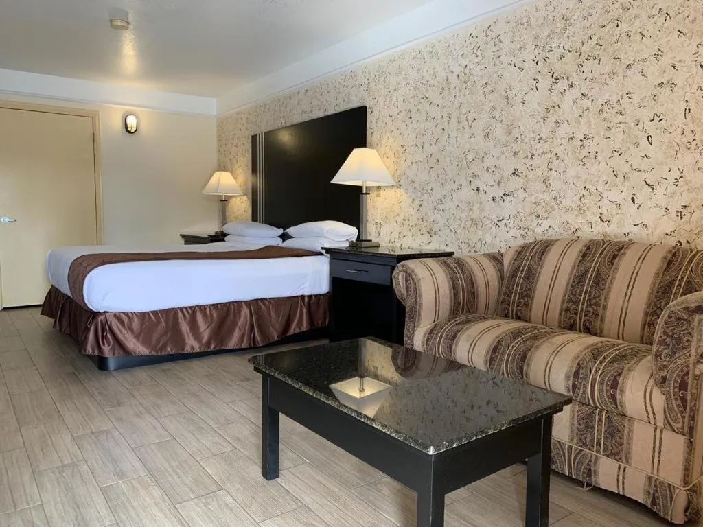 King Room - Non-Smoking in Texas Inn & Suites Pharr/San Juan