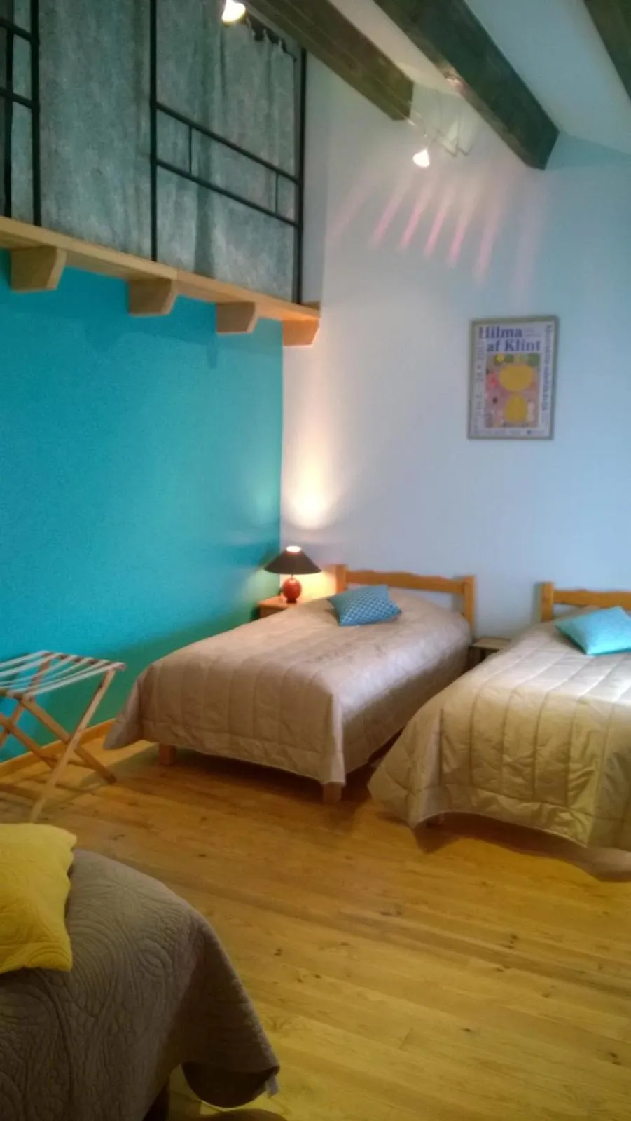 Bed in GITE DE GROUPE 15p, 7 ch, 6 sdb, parc et salle de réception, ou CHAMBRES D'HOTES