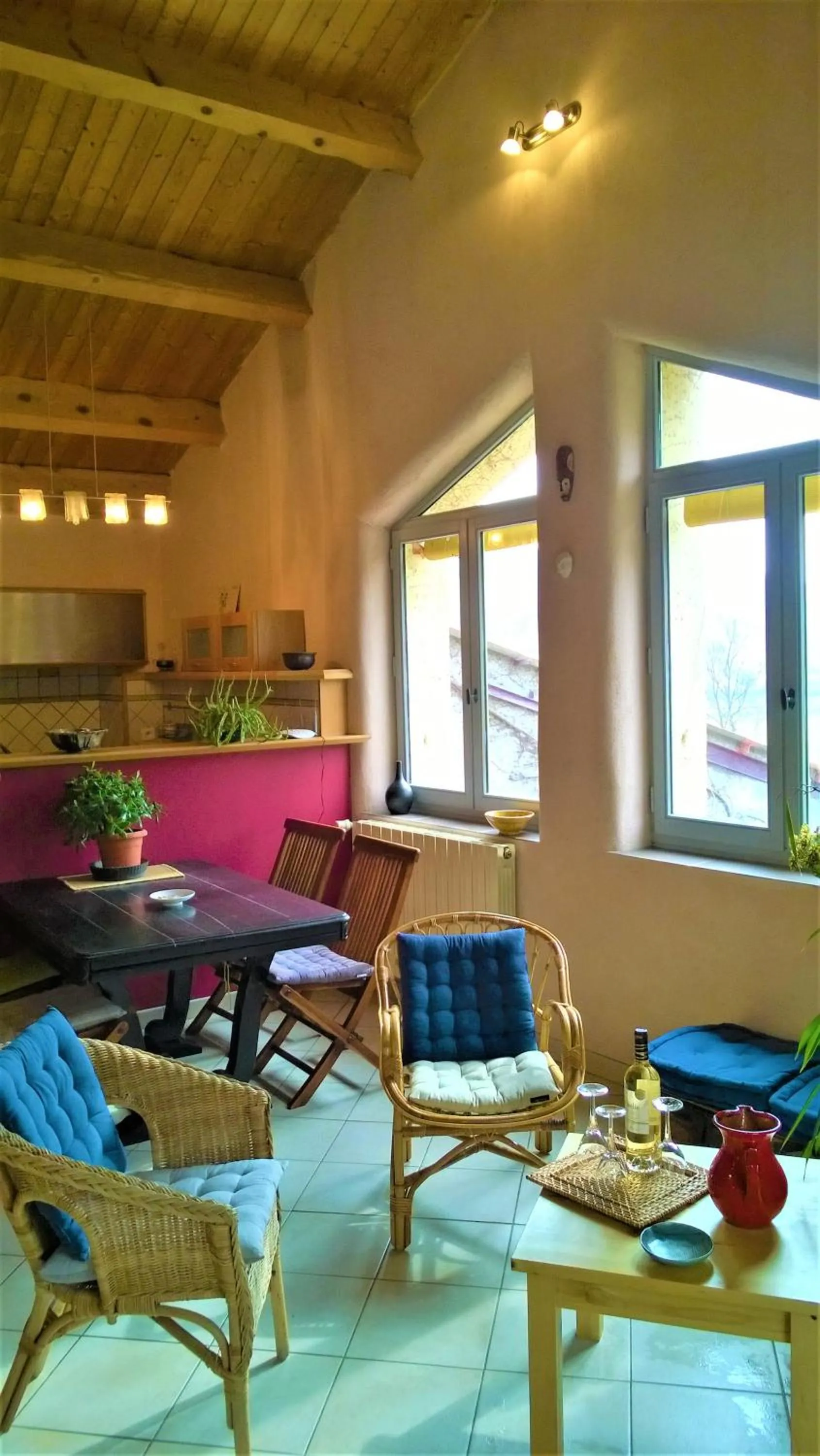 GITE DE GROUPE 15p, 7 ch, 6 sdb, parc et salle de réception, ou CHAMBRES D'HOTES