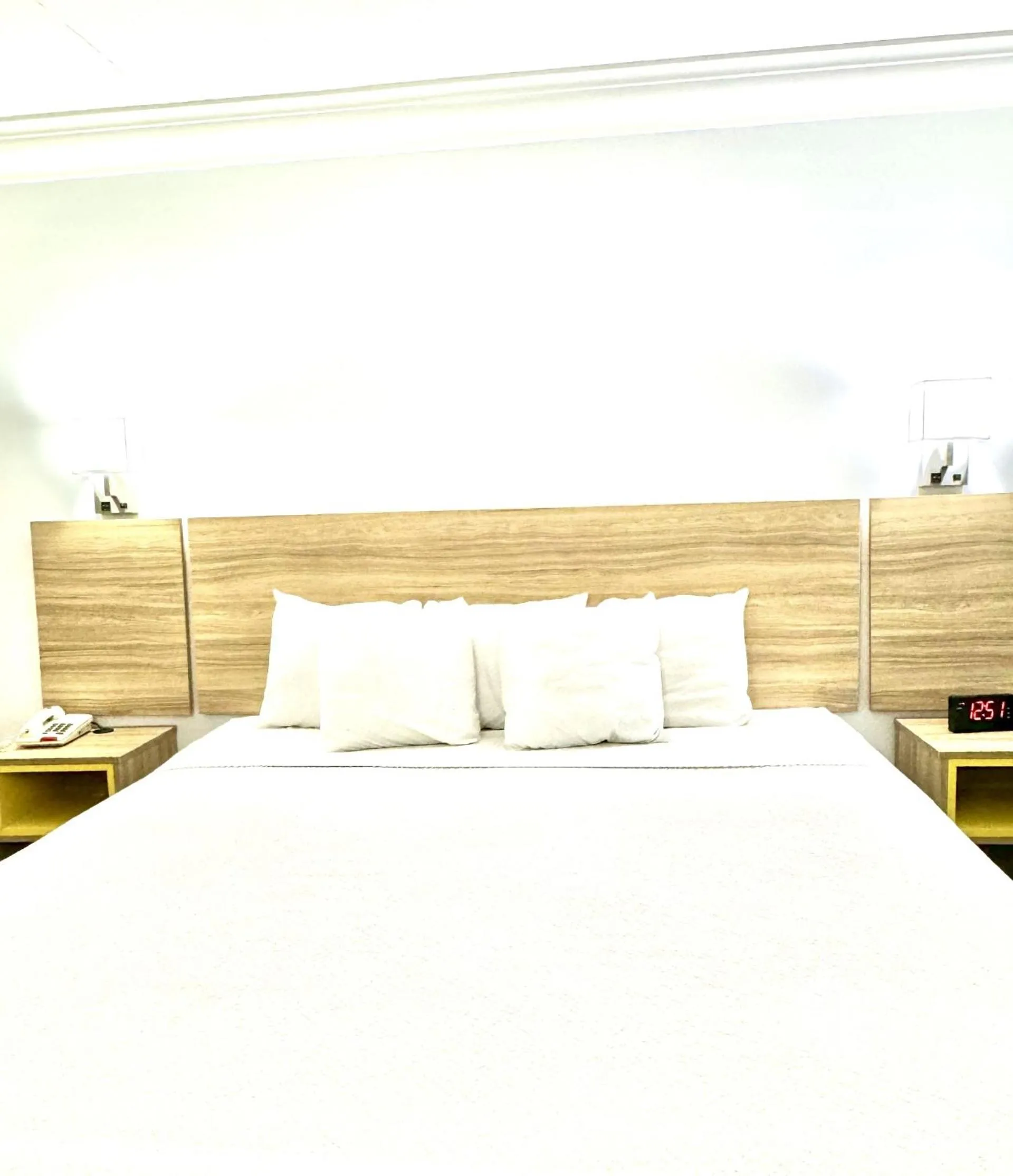 Superior King Room - Non-Smoking in Days Inn by Wyndham Near City Of Hope