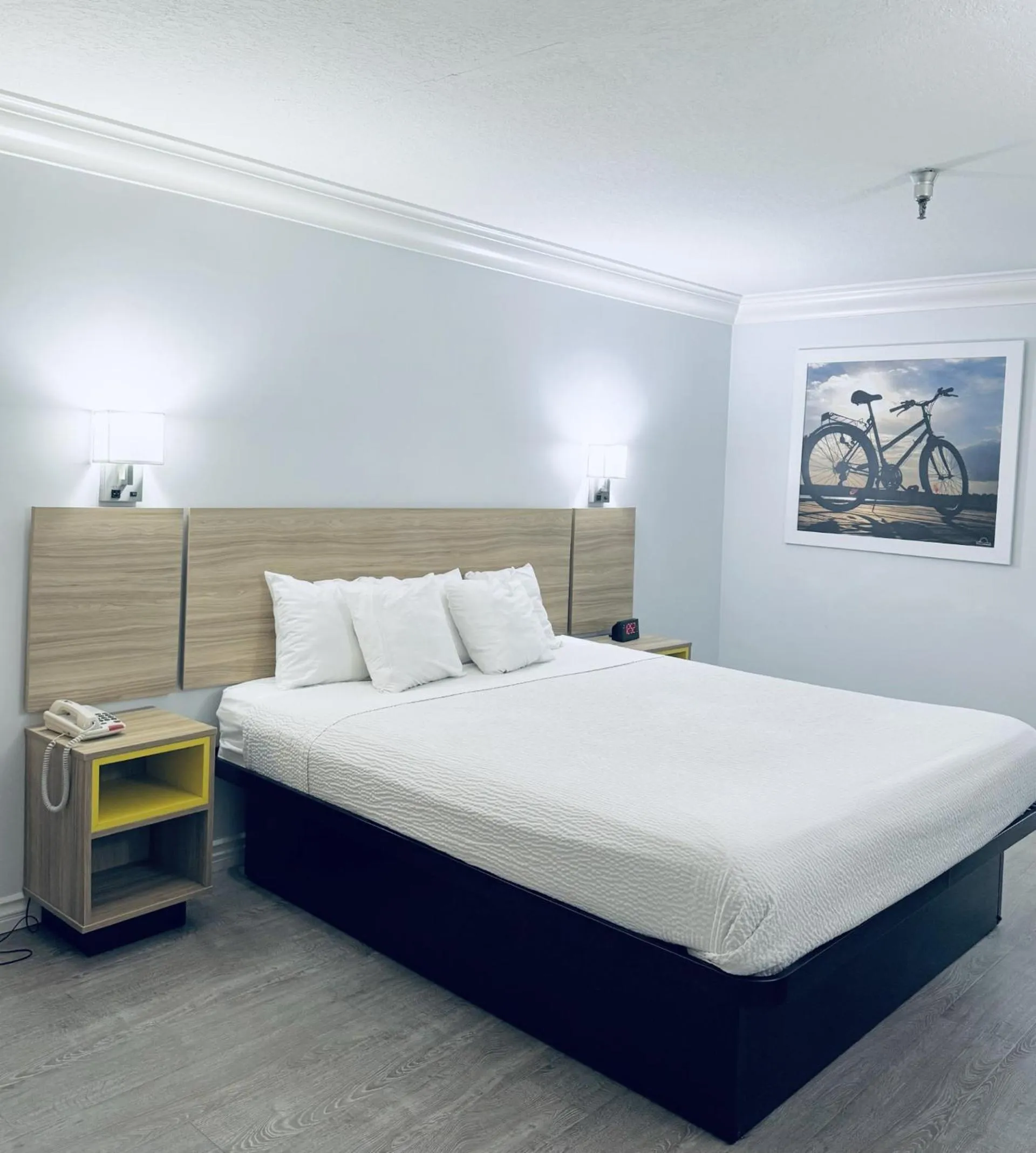 King Room with Refrigerator and Microwave - Non-Smoking  in Days Inn by Wyndham Near City Of Hope