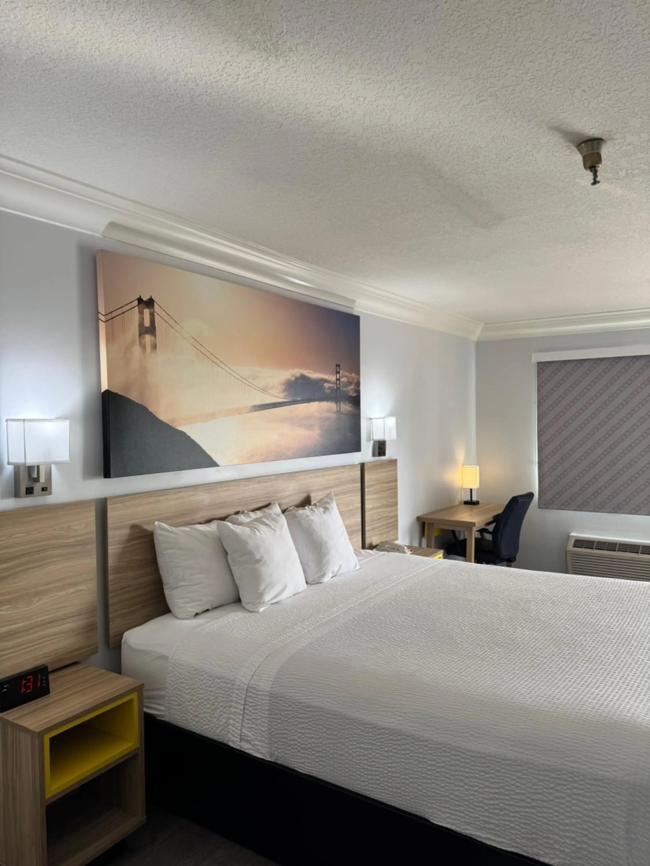 Bedroom, Bed in Days Inn by Wyndham Near City Of Hope