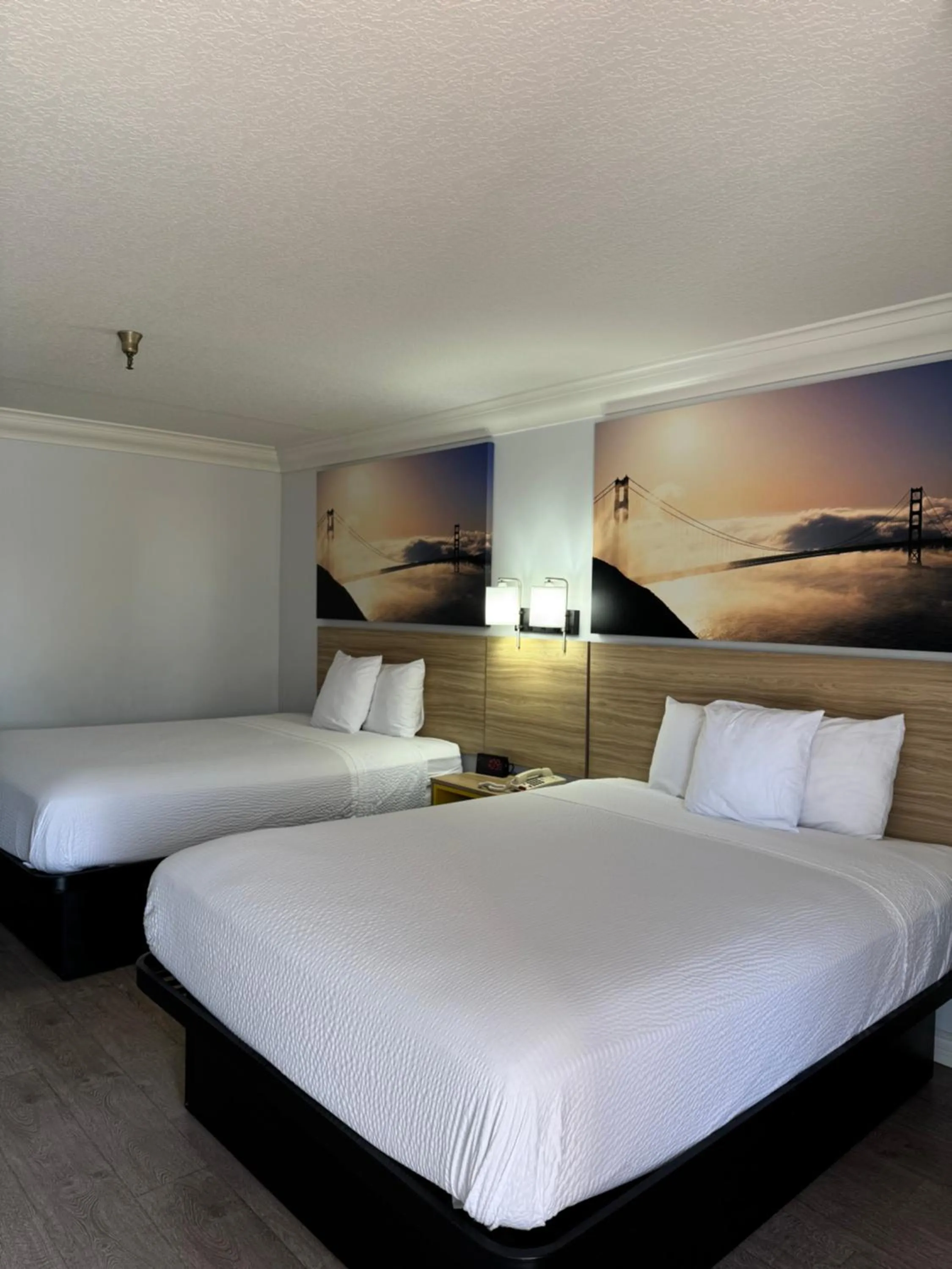 Bedroom, Bed in Days Inn by Wyndham Near City Of Hope