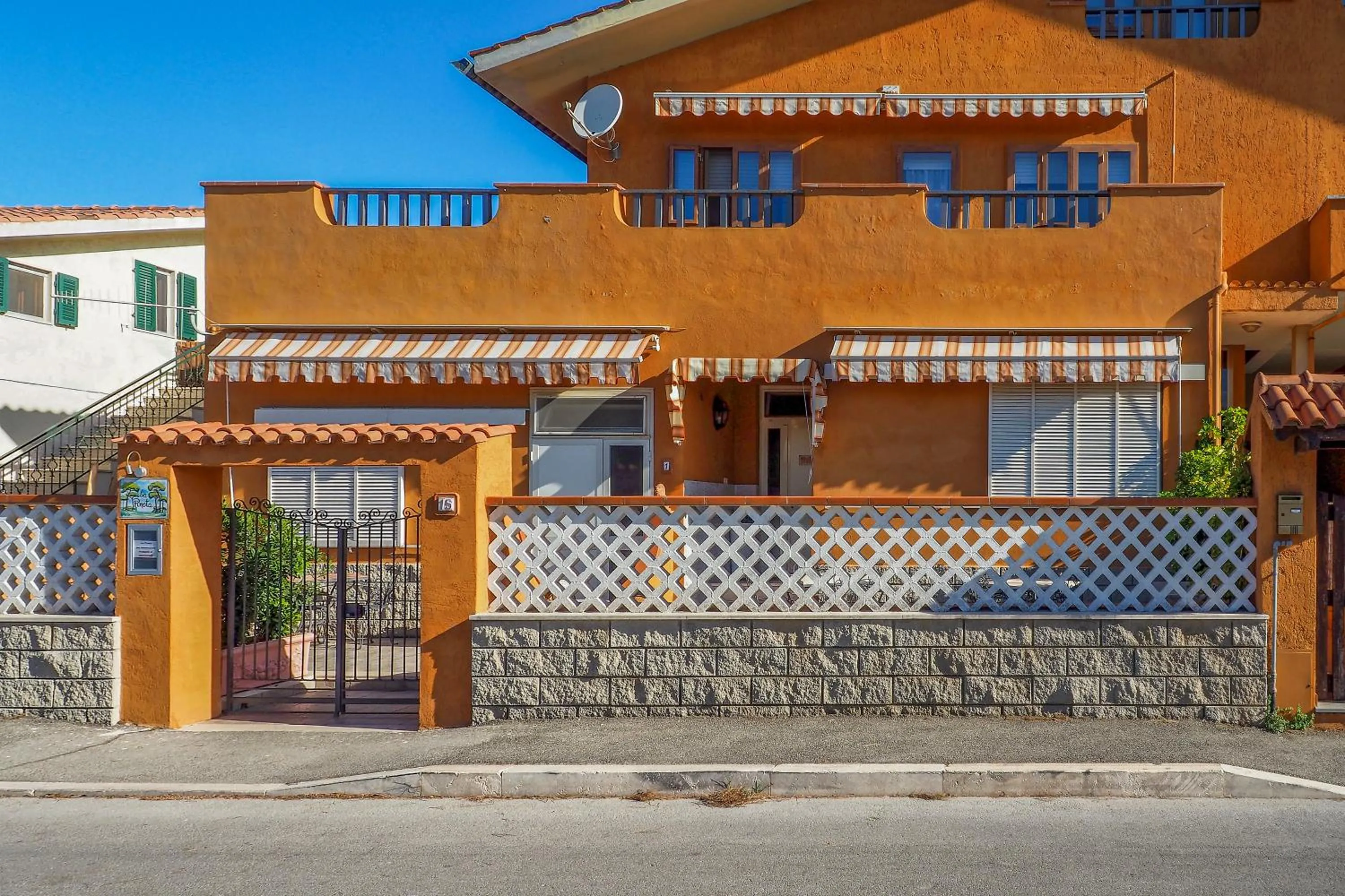 Facade/entrance in B&B La Pineta