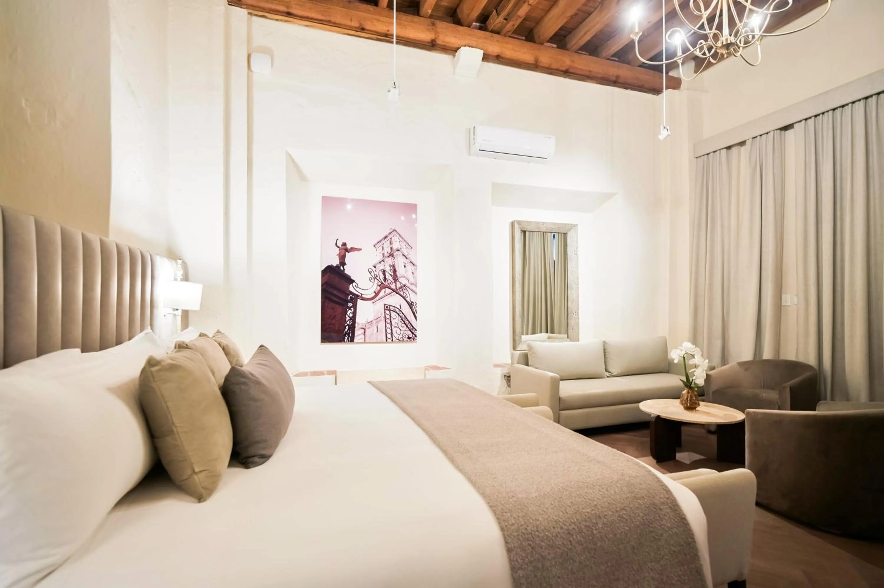 Living room, Bed in Quinta Real Puebla