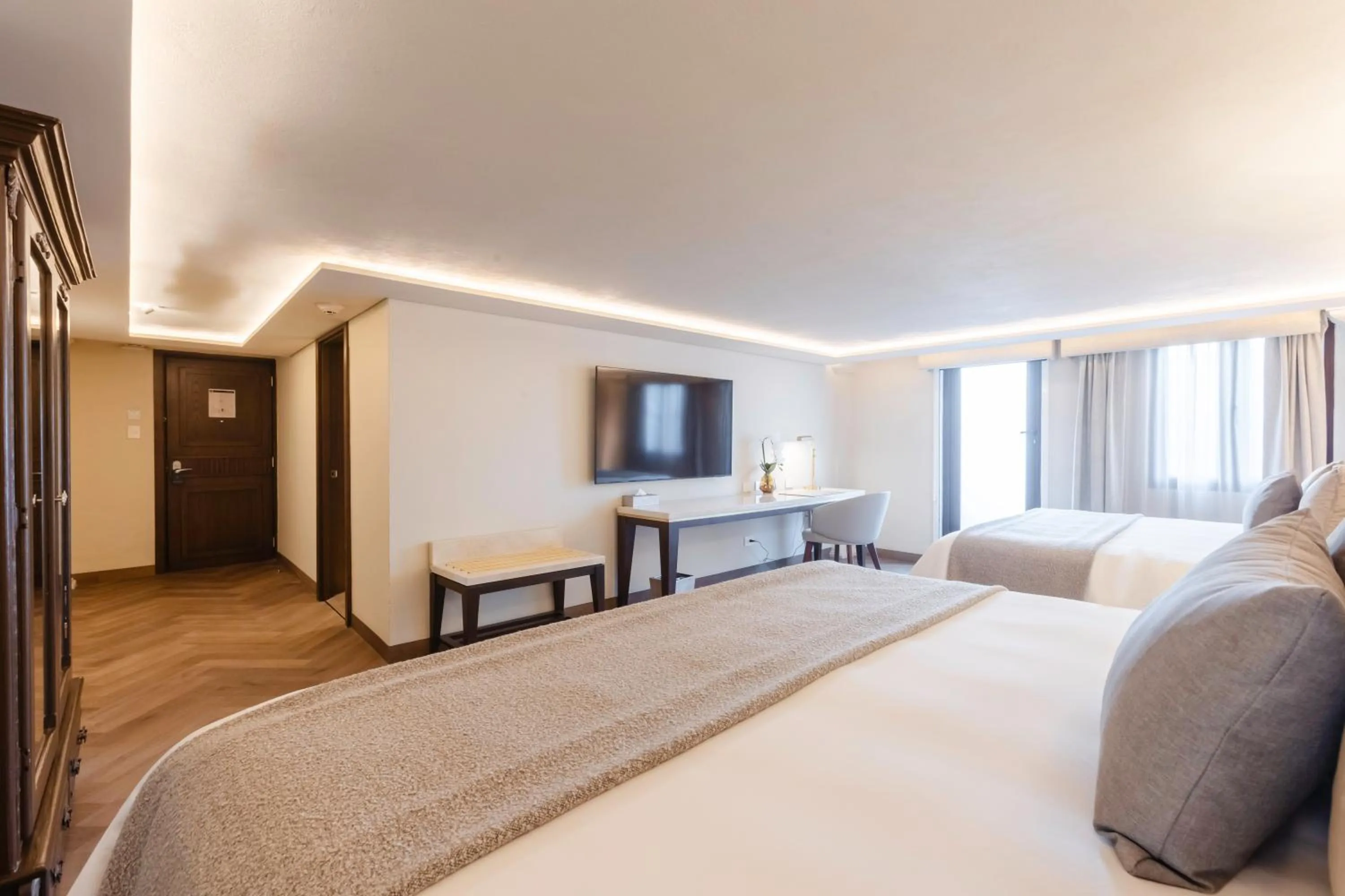 Photo of the whole room, Bed in Quinta Real Puebla