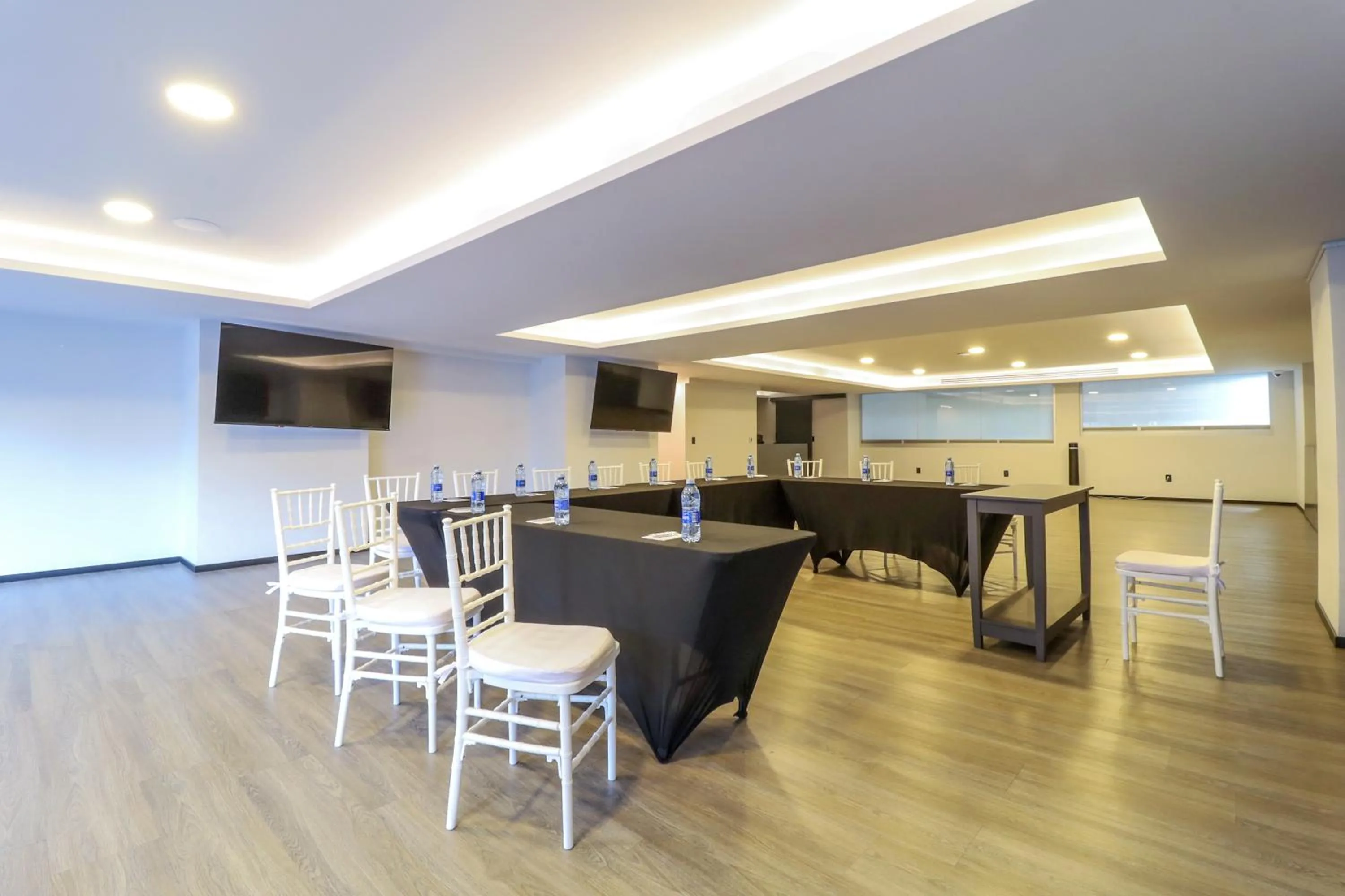 Lounge or bar in St Isidro Suites Corporate Housing SPA & Wellness Center