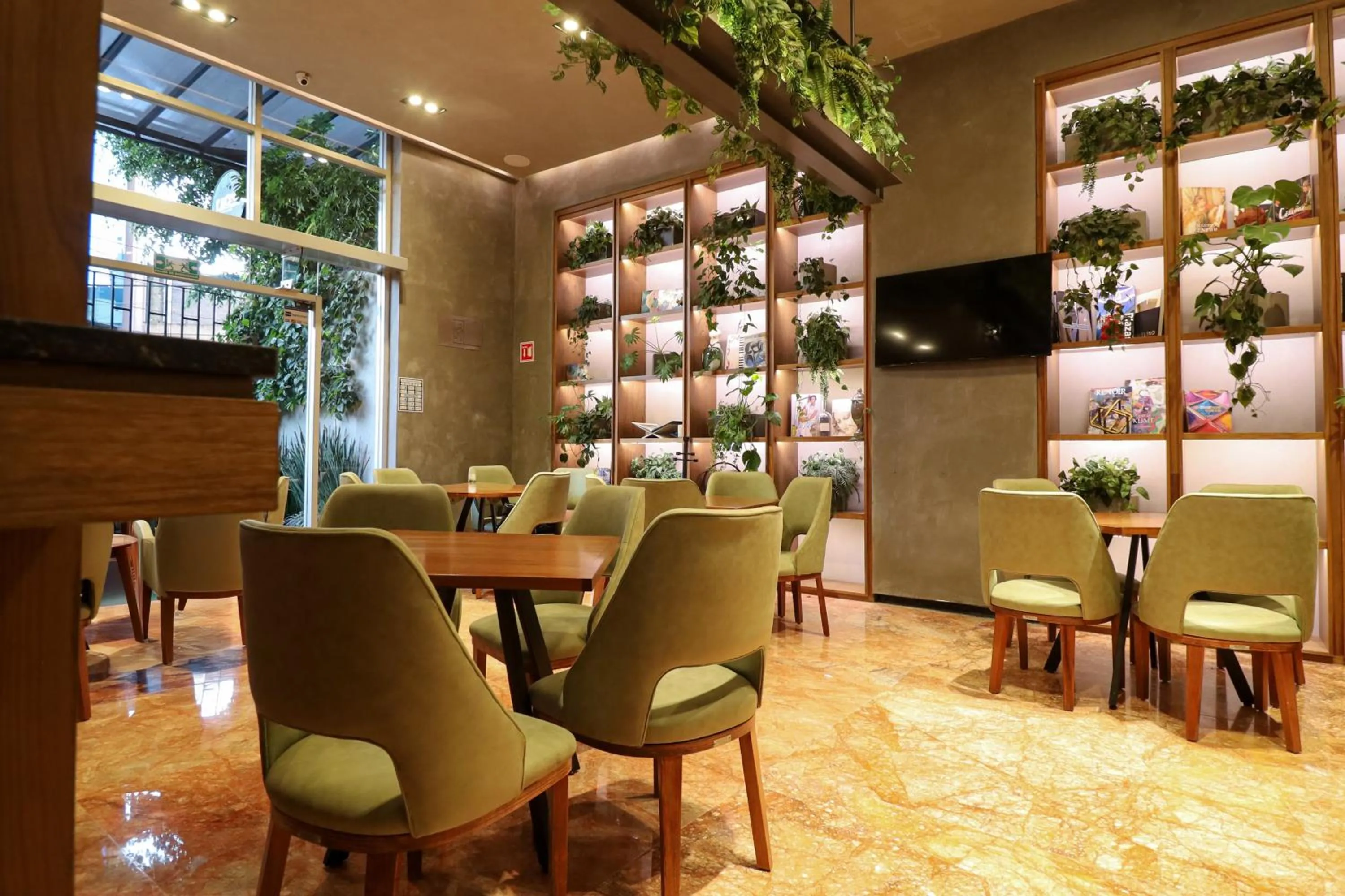 Restaurant/places to eat in St Isidro Suites Corporate Housing SPA & Wellness Center
