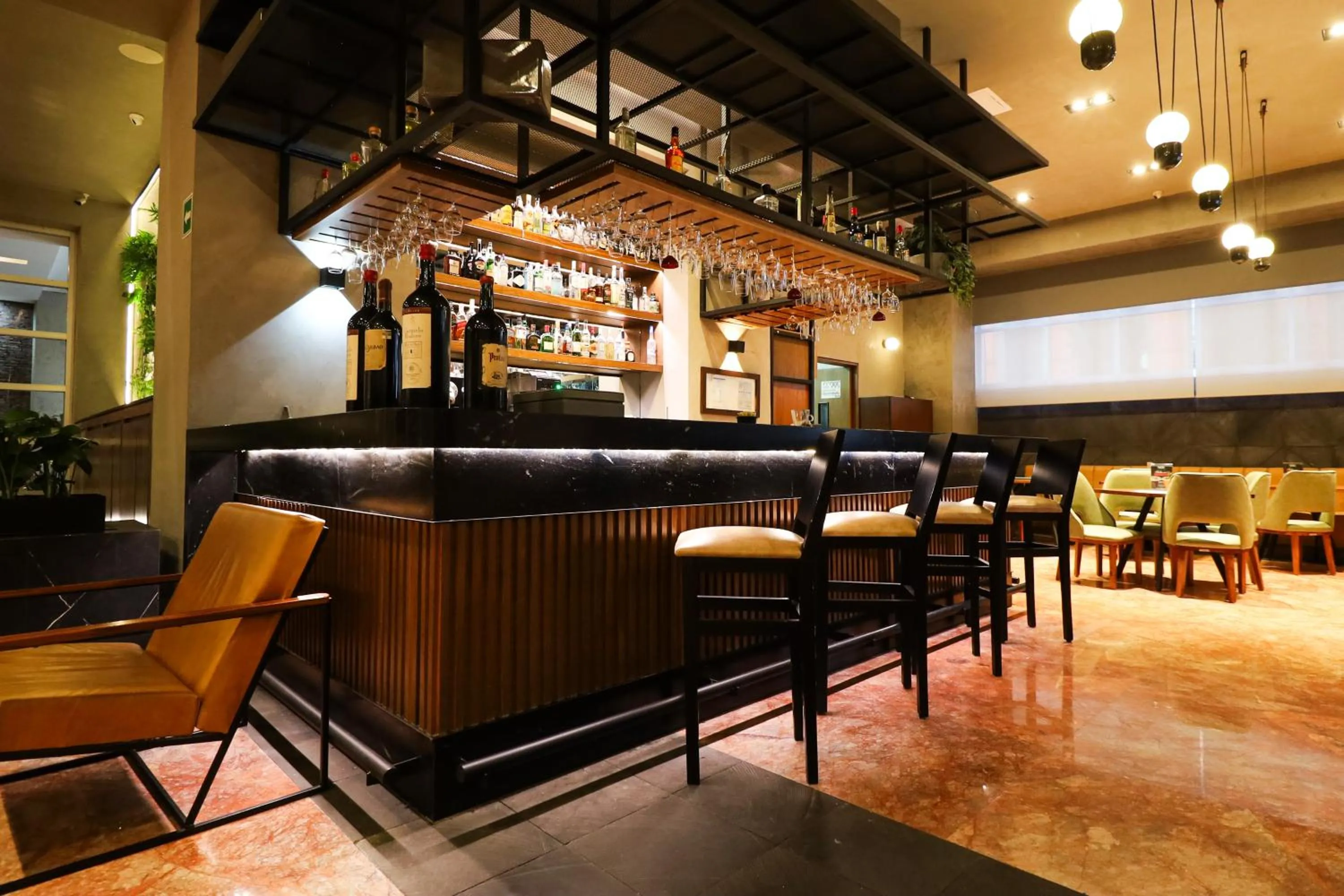 Restaurant/places to eat in St Isidro Suites Corporate Housing SPA & Wellness Center