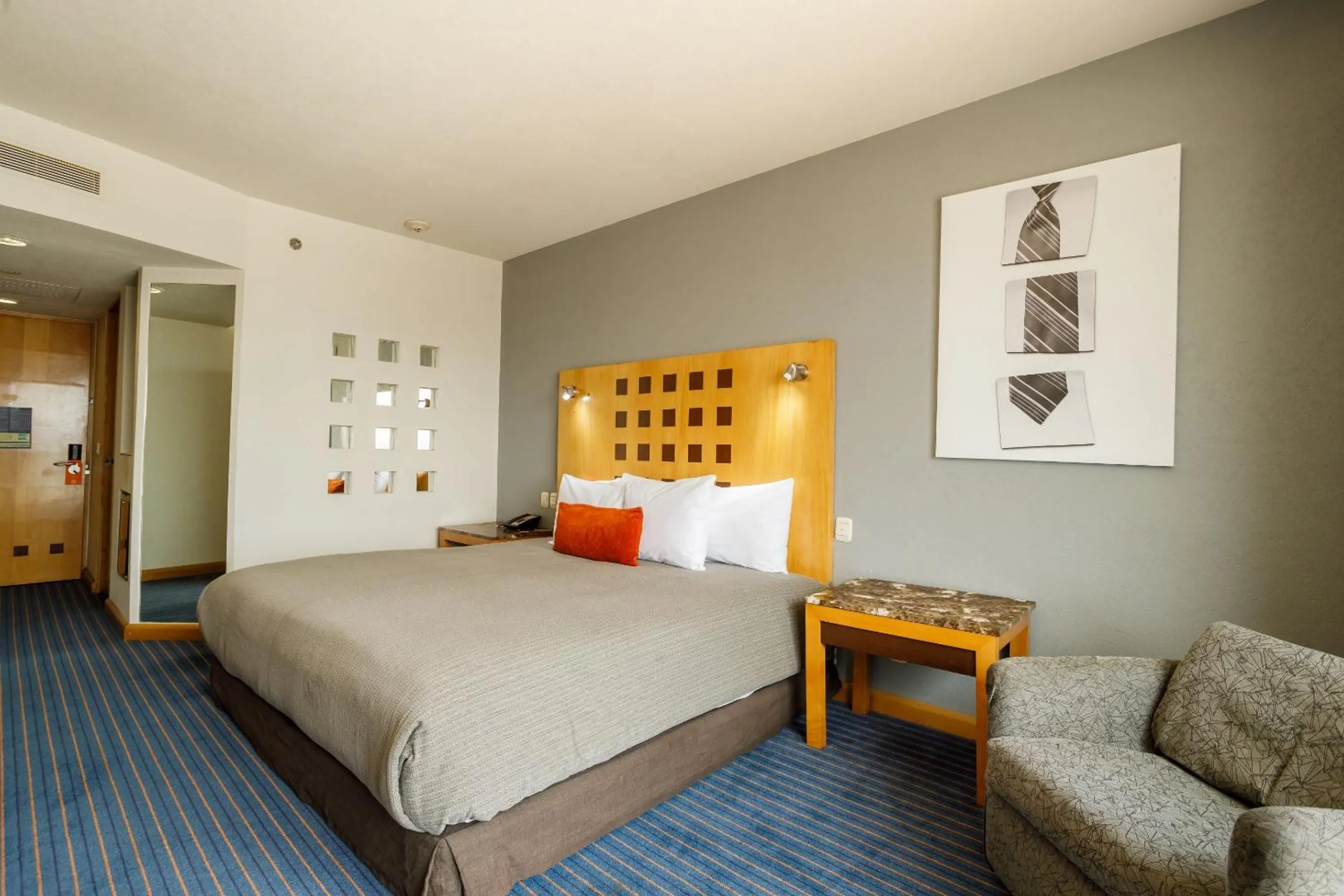 Photo of the whole room in Real Inn Ciudad Juarez by the USA Consulate