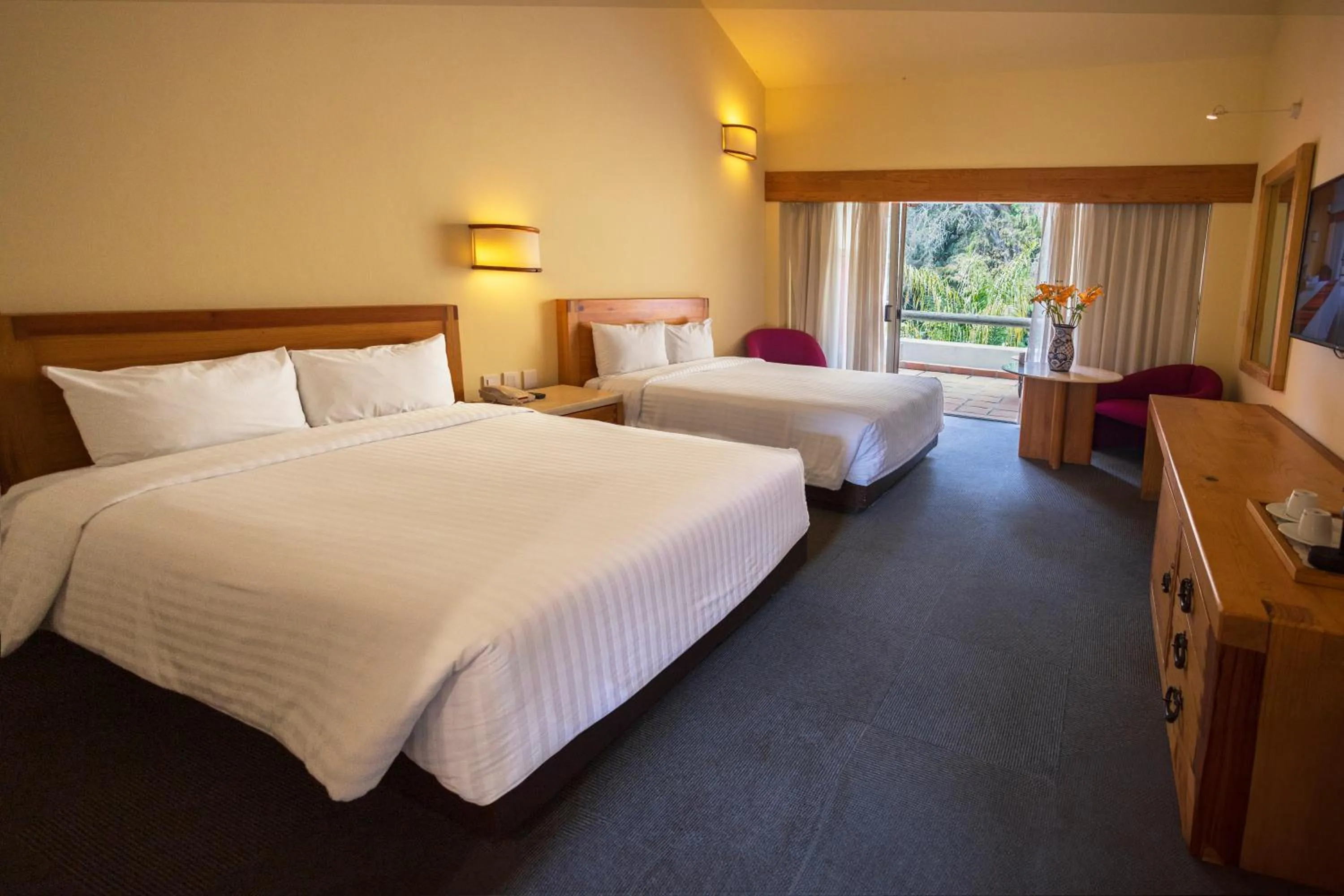 Bed in Hotel Rancho San Diego Grand Spa Resort