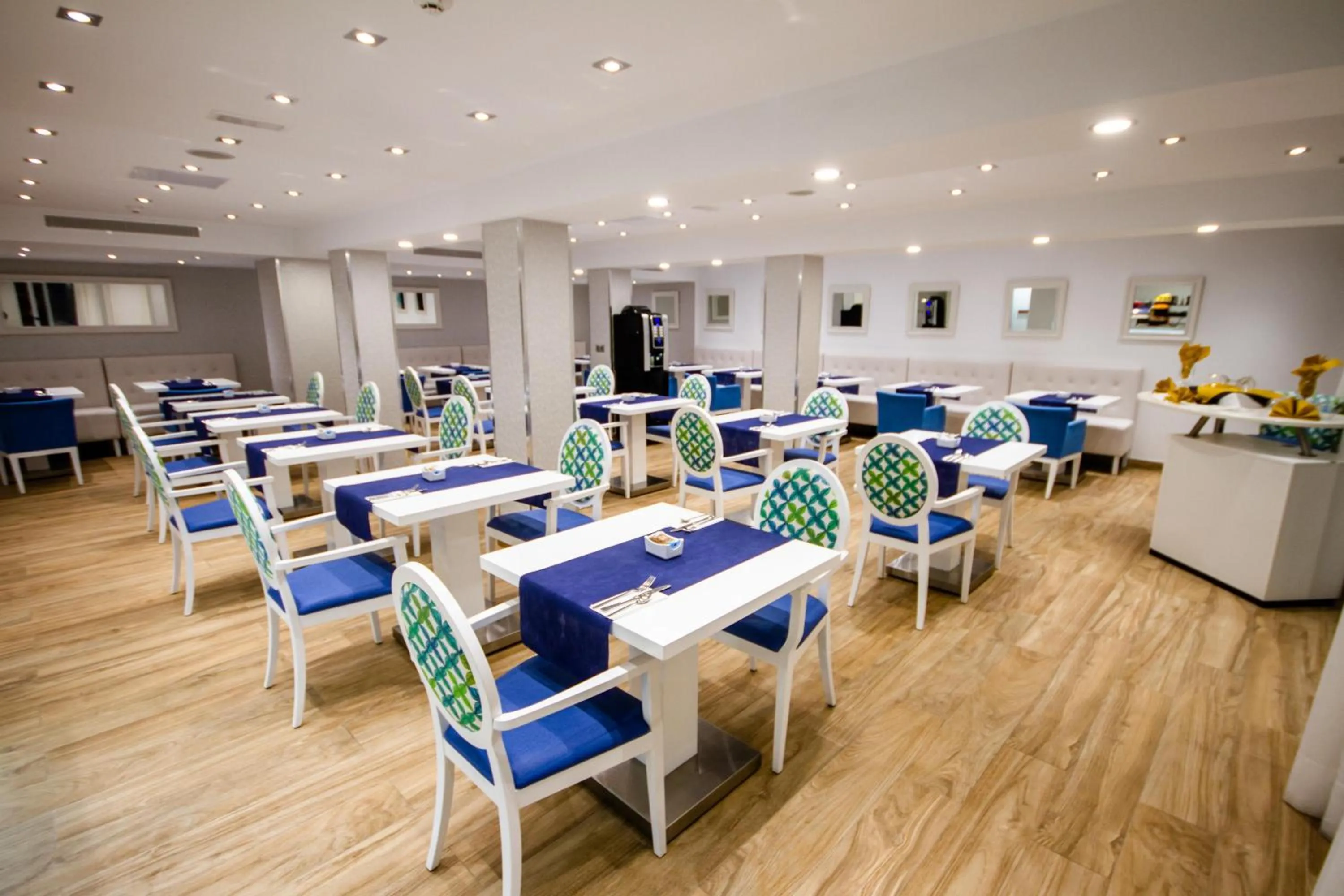 Restaurant/places to eat in IG Nachosol Atlantic & Yaizasol by Servatur - Adults Only