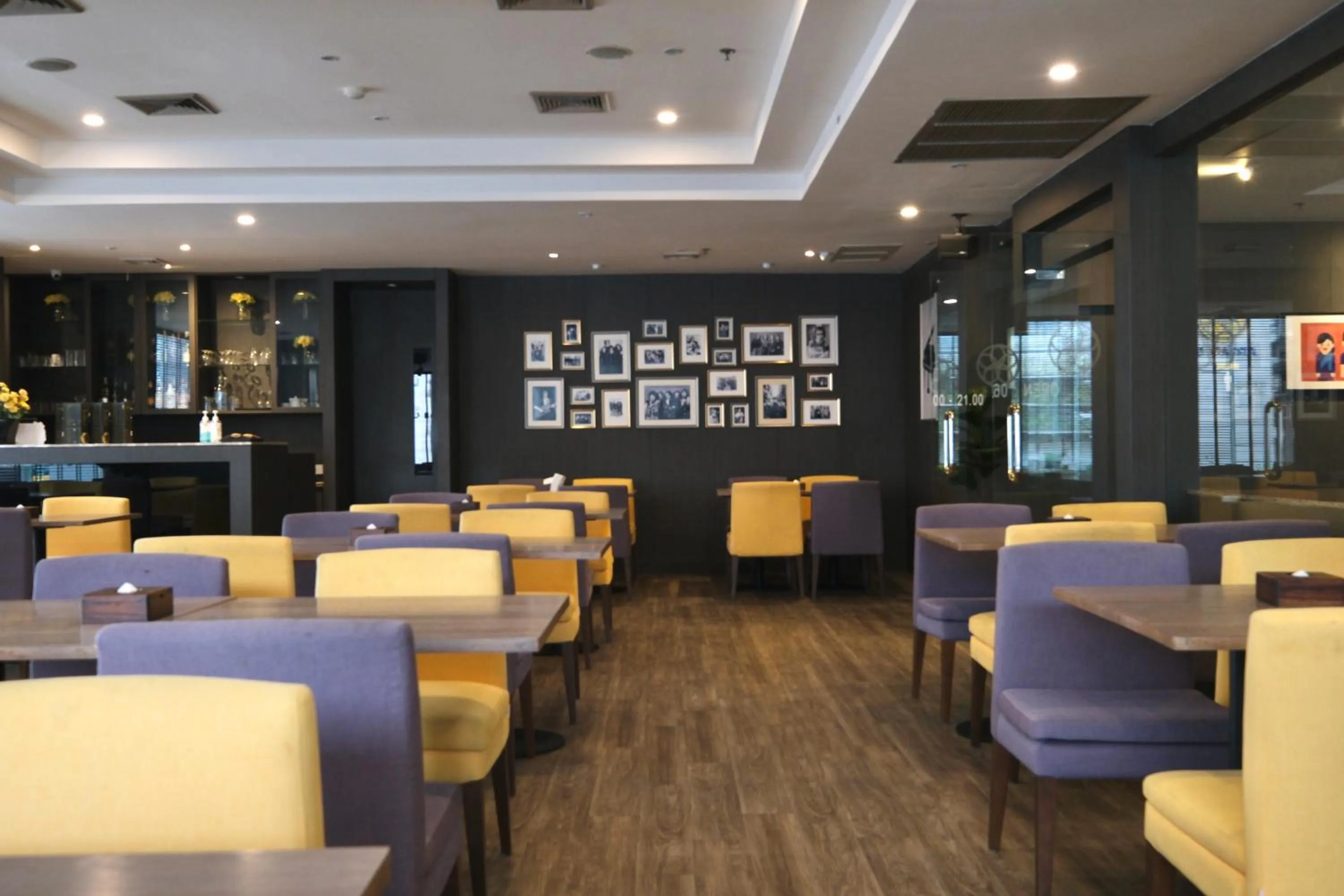 Restaurant/places to eat in Le cassia Hotel