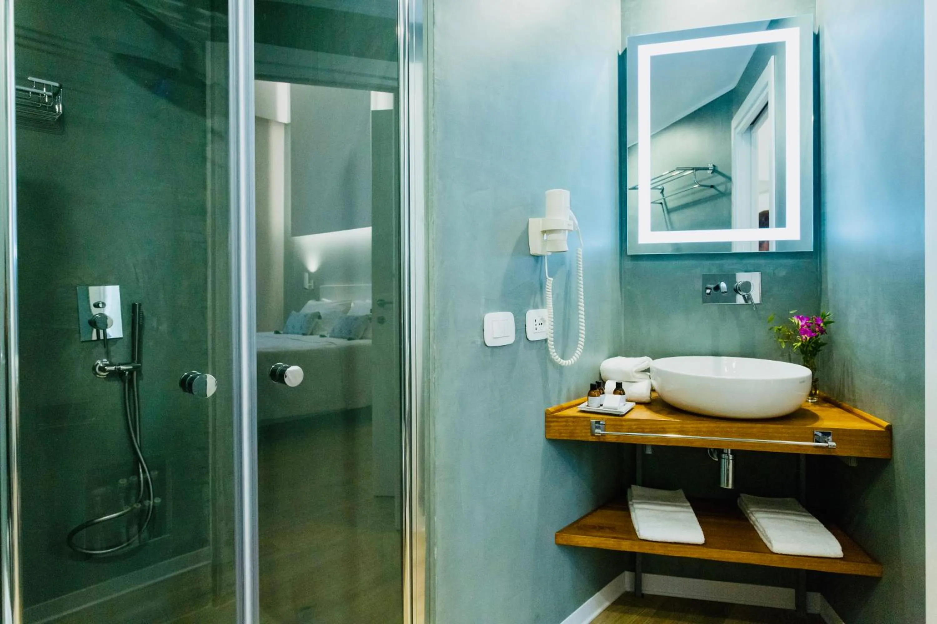 Bathroom in Bellaroto Suite & SPA