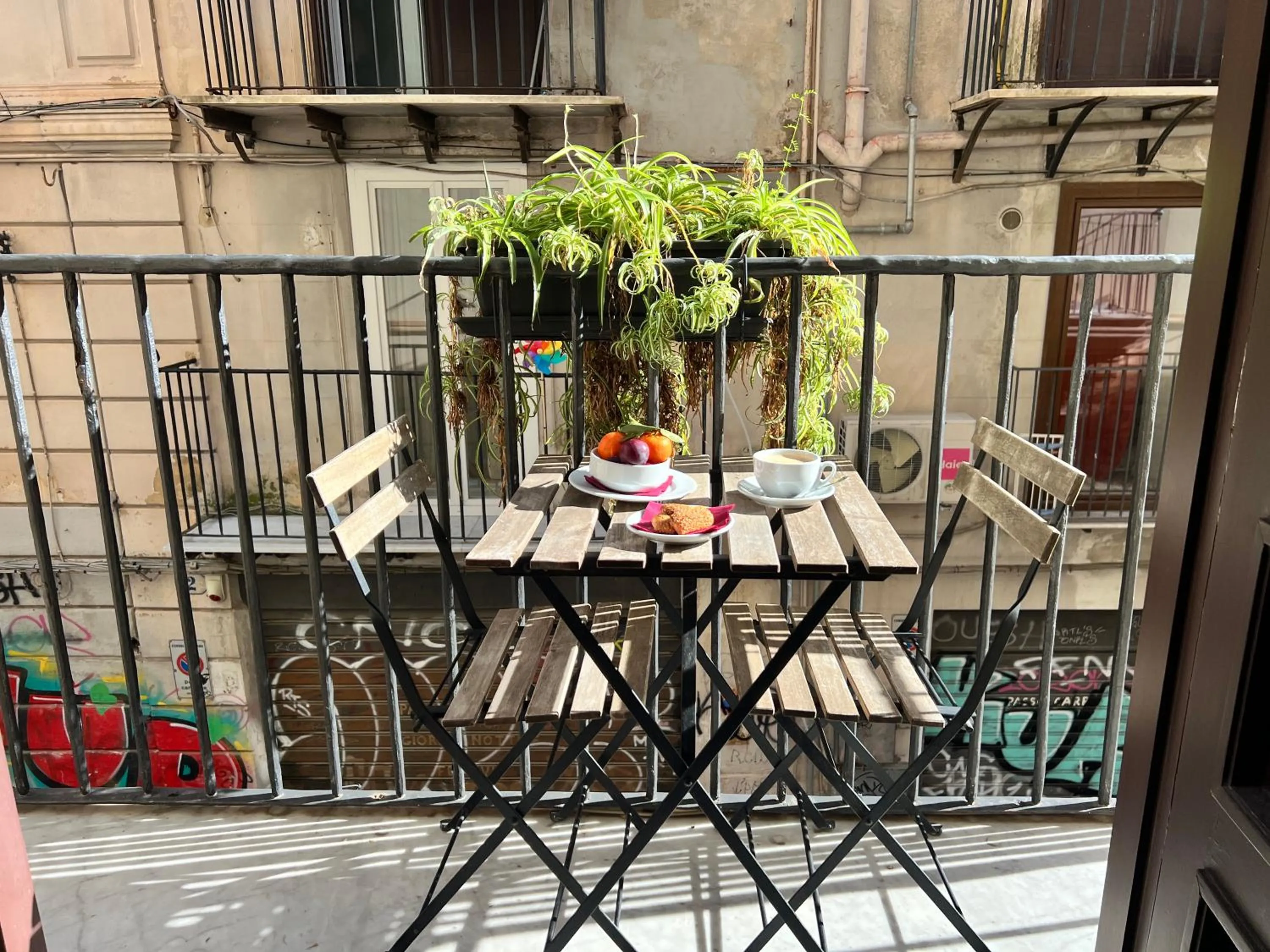 Quiet street view in Bellaroto Suite & Spa - Charming Boutique Rooms