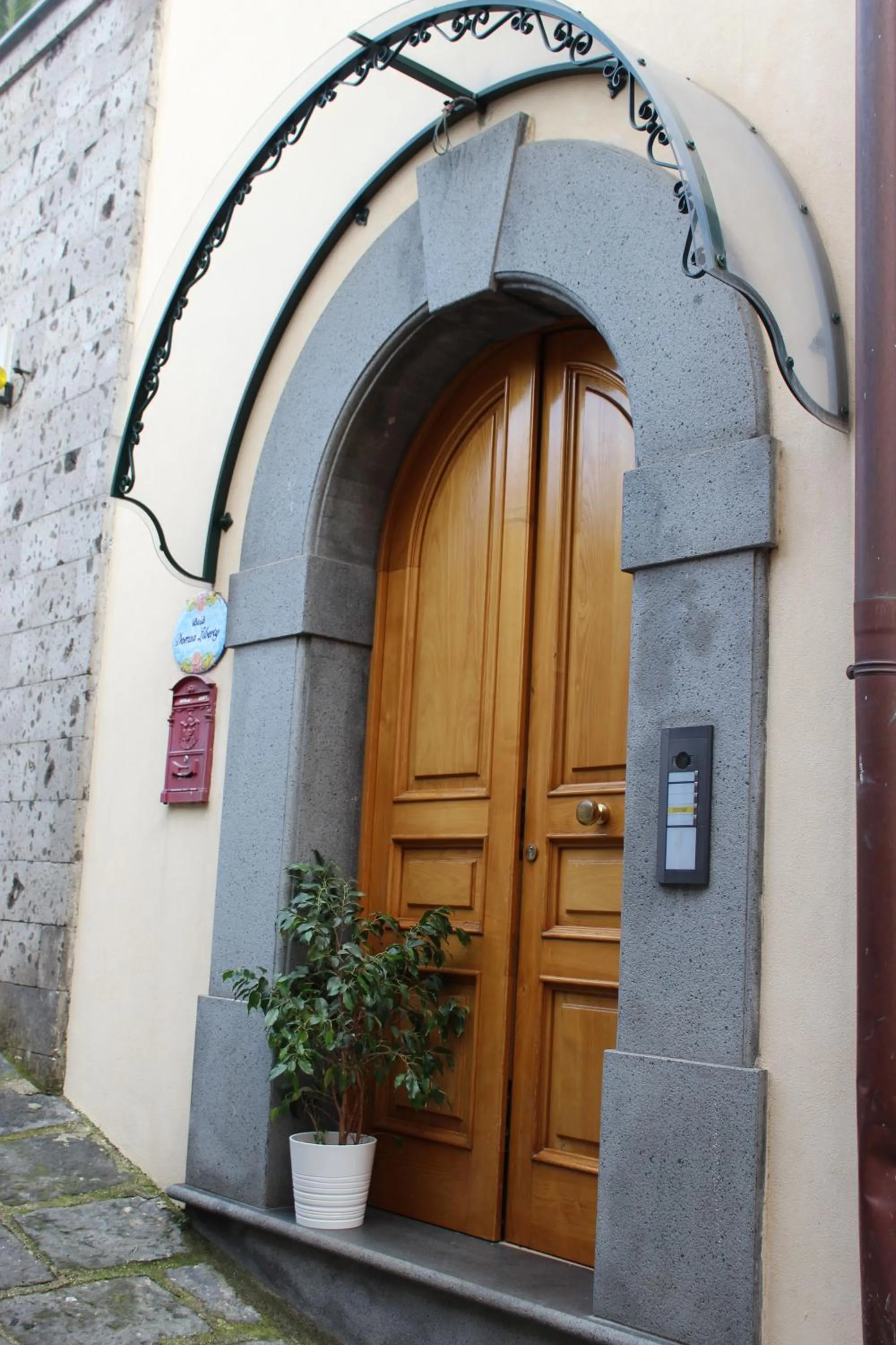 Facade/entrance in Domus Liberty