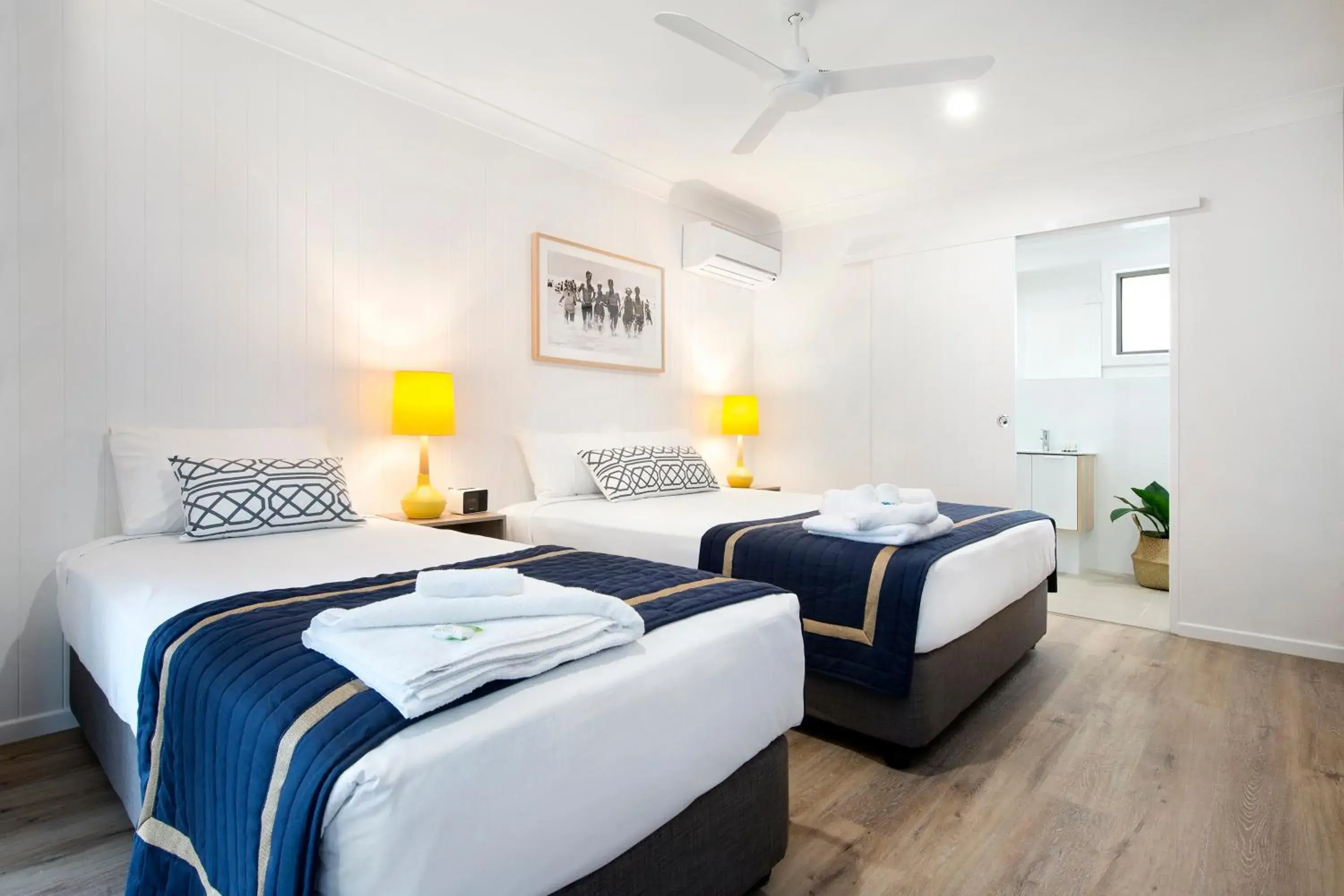 Twin Room- Free Parking in Blue Heron Boutique Motel Twin Room- Free Parking in Blue Heron Boutique Motel