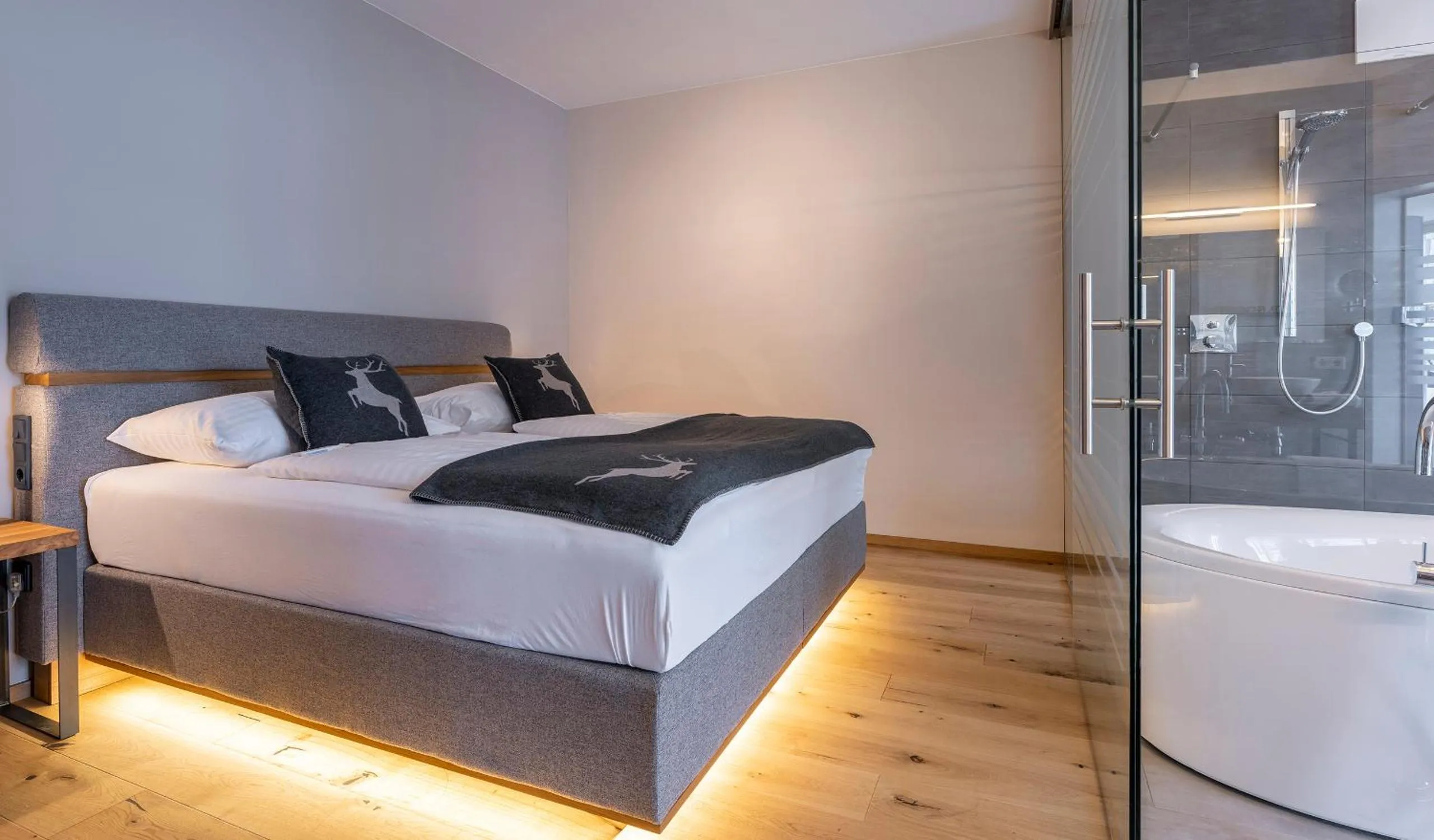 Bed in Hotel Residenz Hochalm - SKI IN -SKI OUT