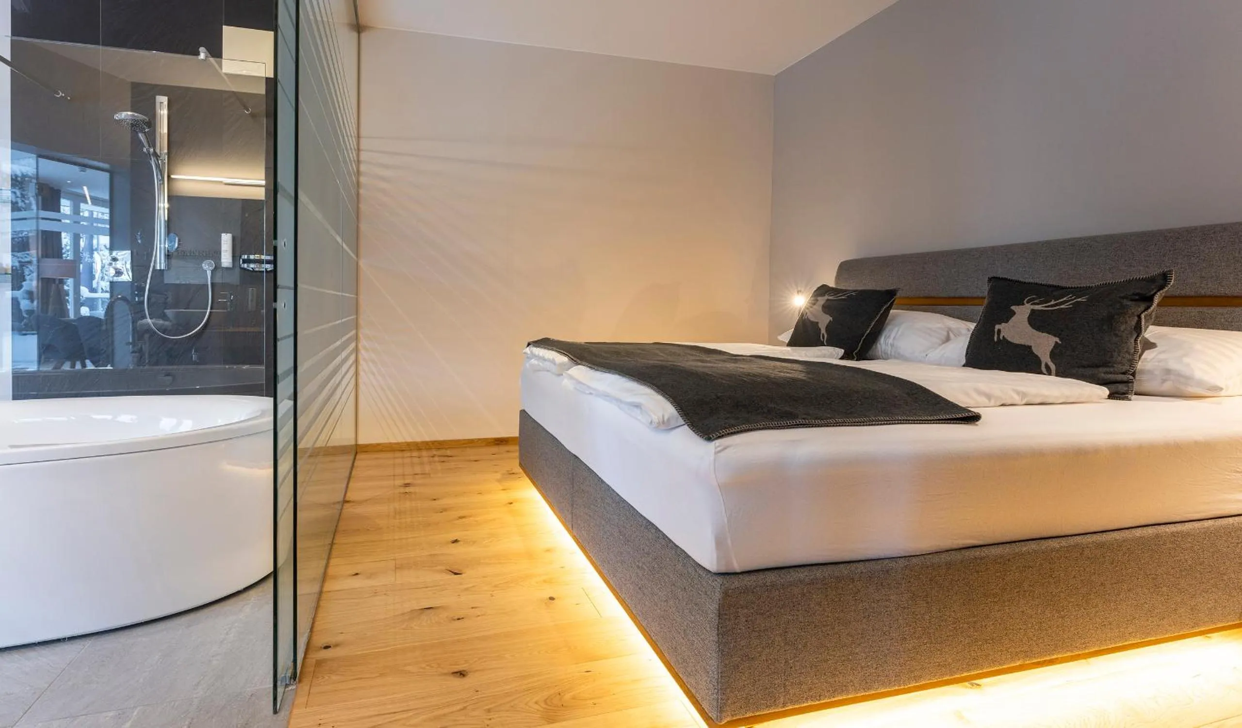 Bed in Hotel Residenz Hochalm - SKI IN -SKI OUT