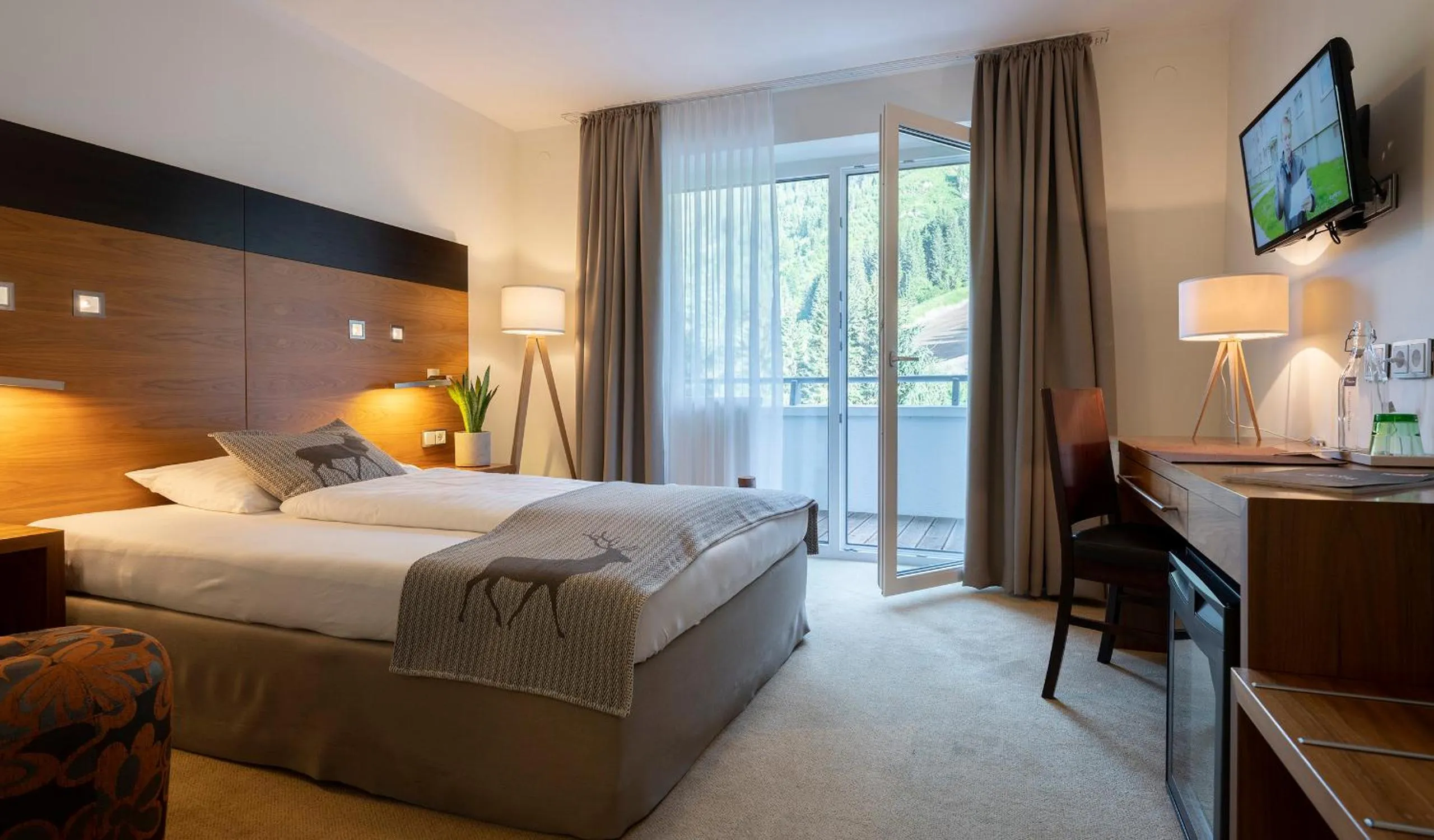 Bed in Hotel Residenz Hochalm - SKI IN -SKI OUT