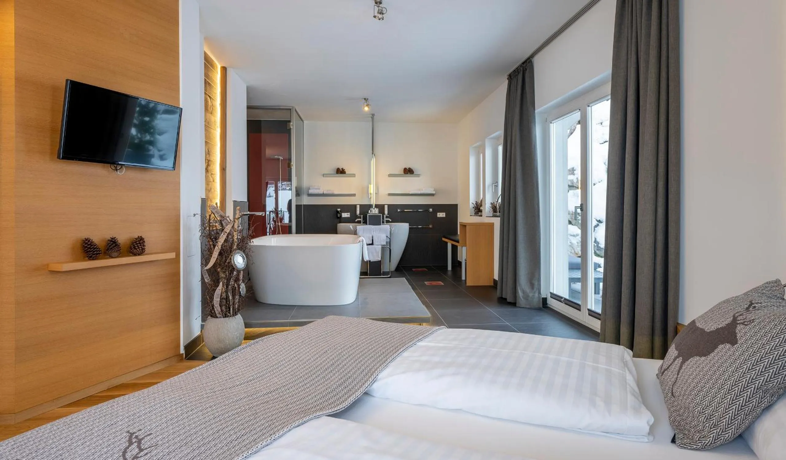 Bed in Hotel Residenz Hochalm - SKI IN -SKI OUT