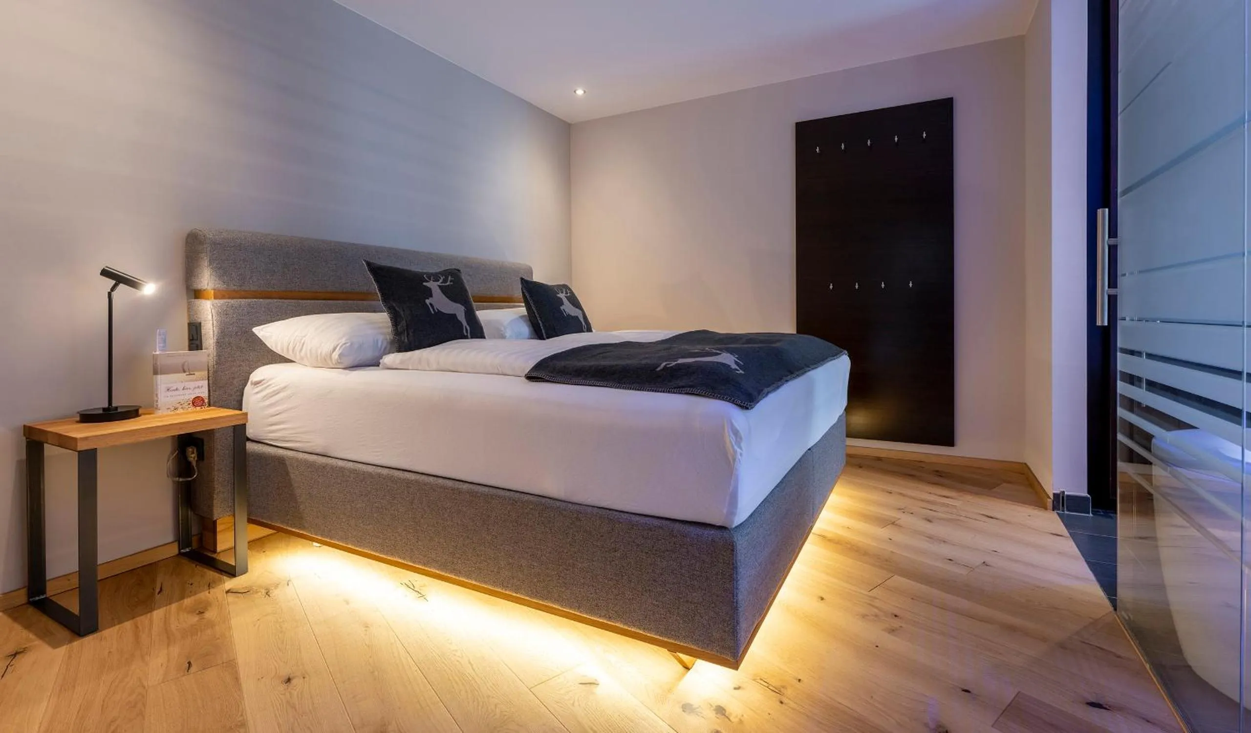 Bed in Hotel Residenz Hochalm - SKI IN -SKI OUT