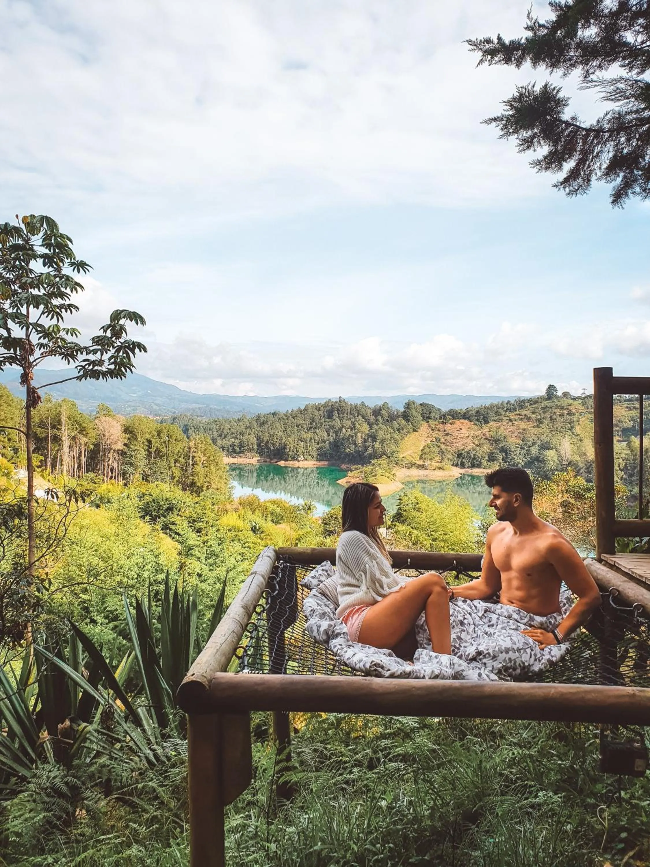 People in Levit Glamping - Hotel Guatapé Peñol