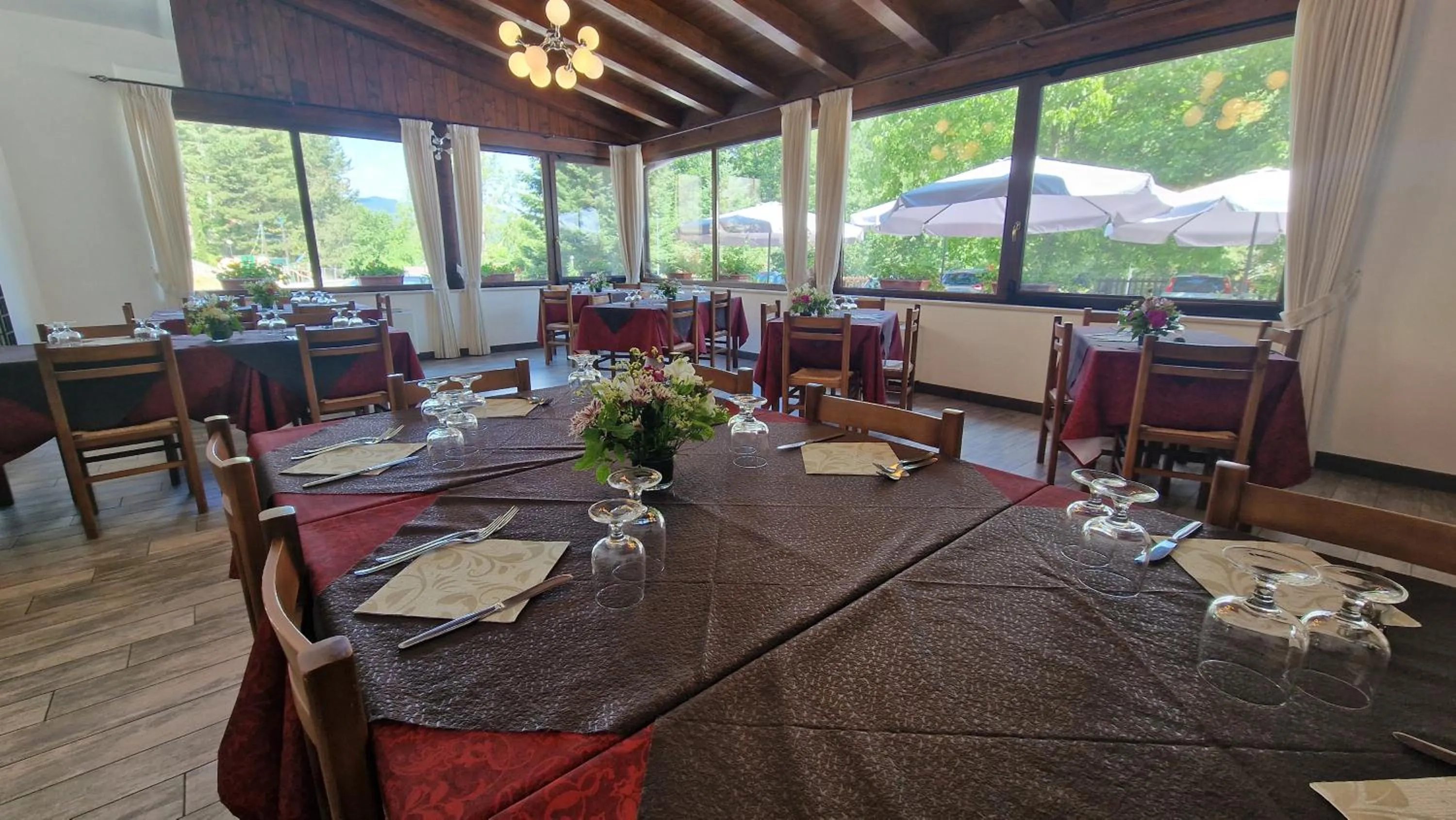Restaurant/places to eat in Hotel del Lago Ampollino