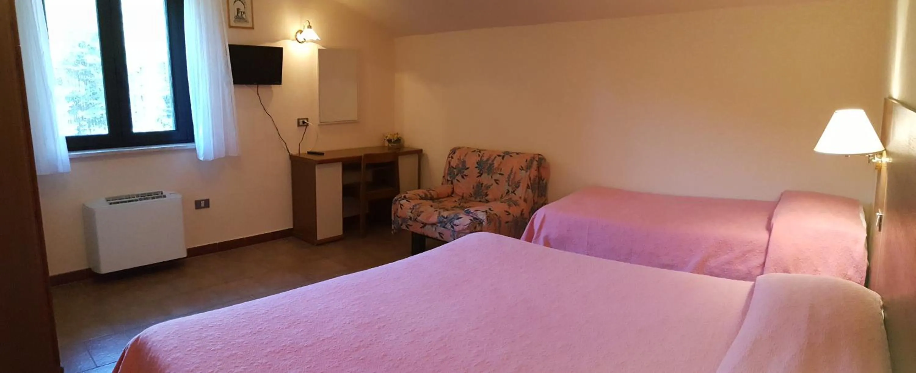 Bedroom, Bed in Hotel del Lago Ampollino