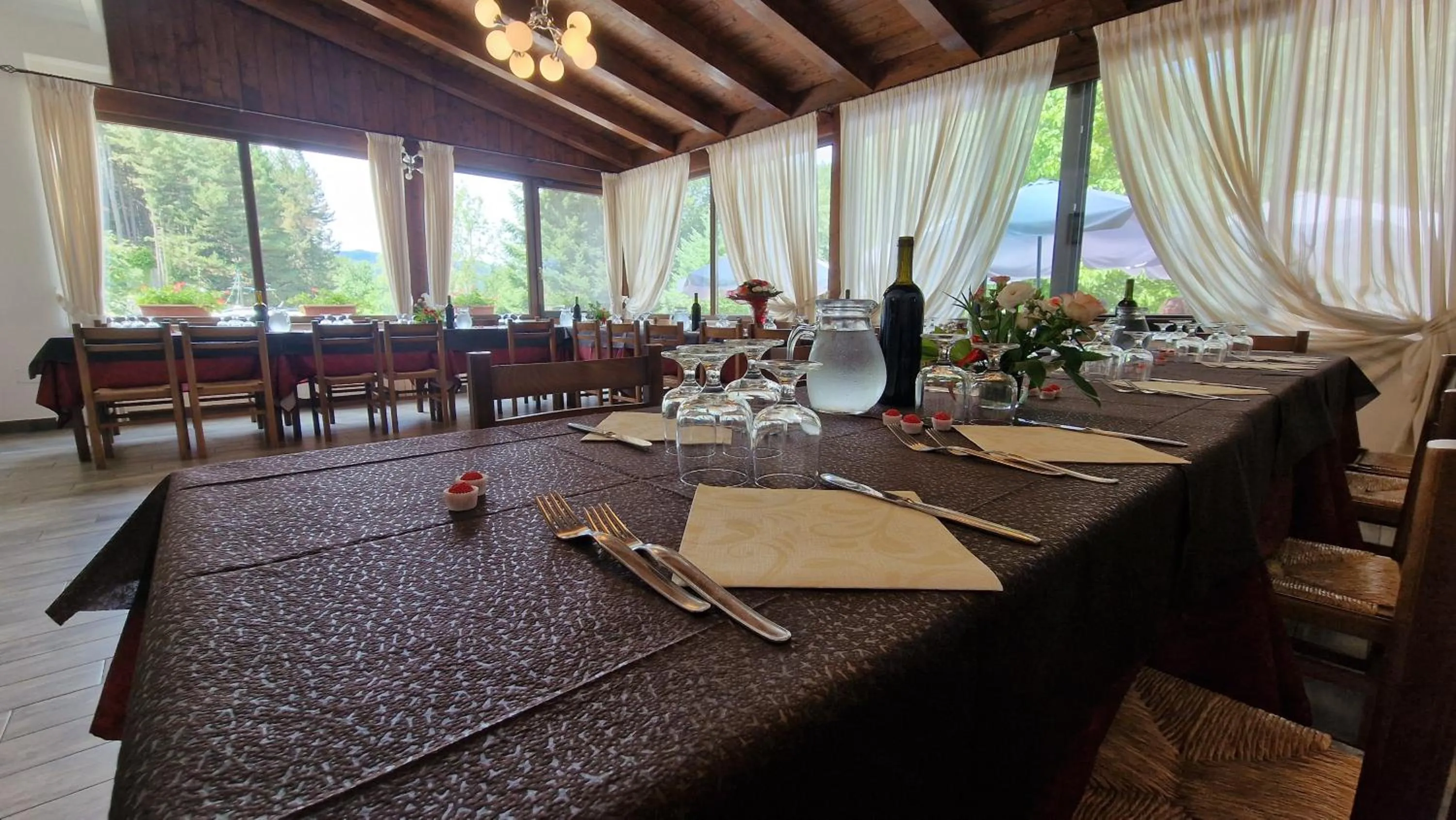 Restaurant/places to eat in Hotel del Lago Ampollino