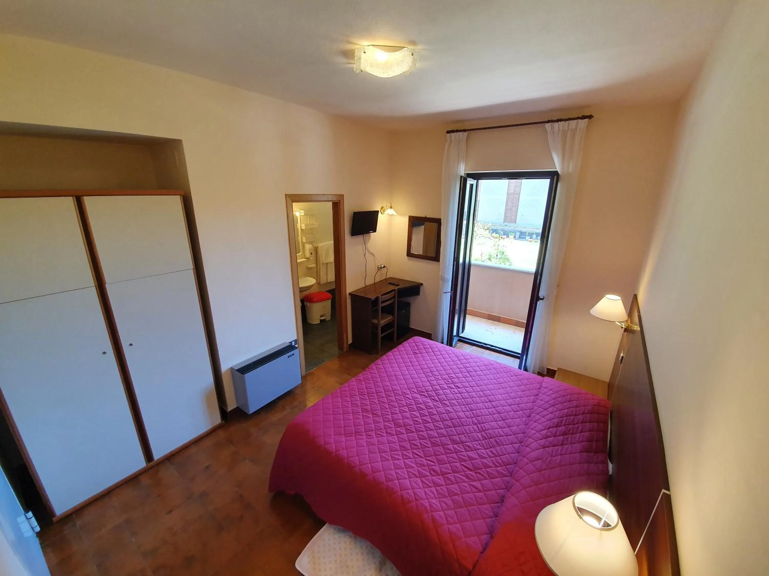 Bedroom, Bed in Hotel del Lago Ampollino