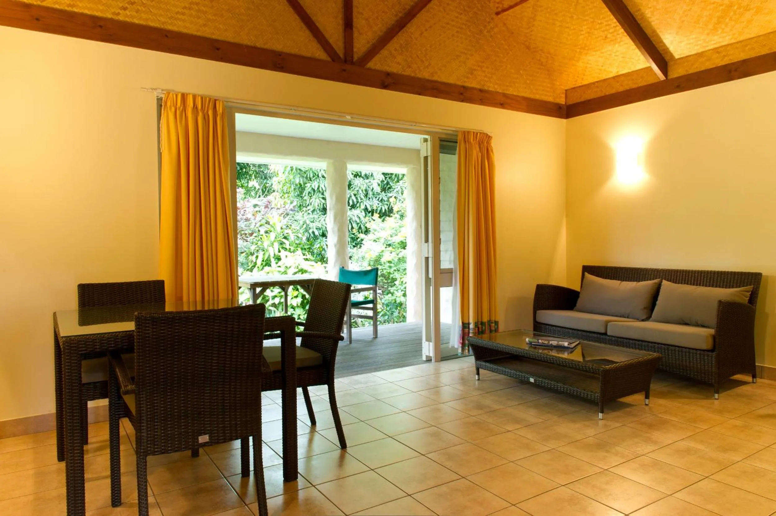 Living room in Palm Grove