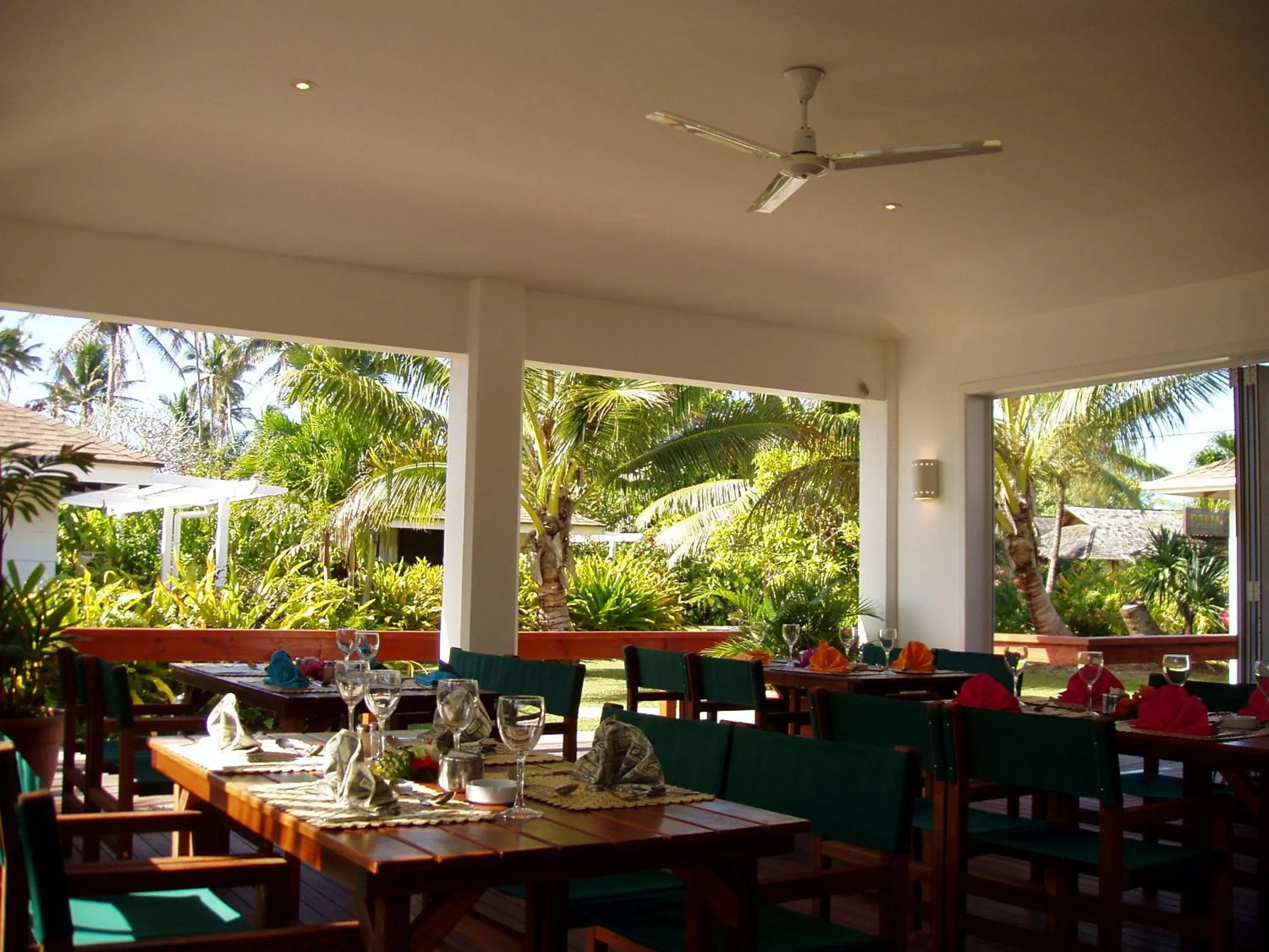 Restaurant/places to eat in Palm Grove