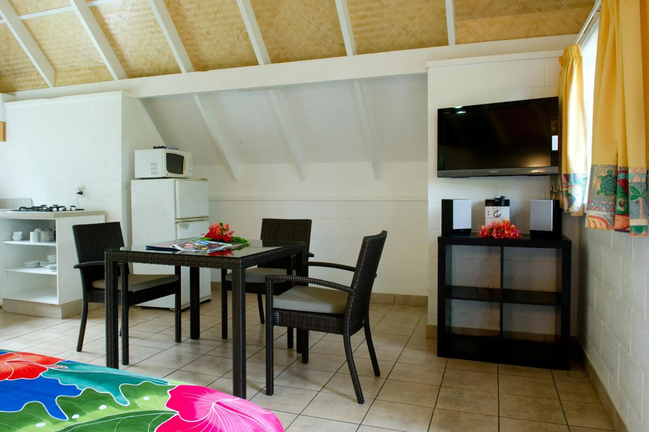 Dining area in Palm Grove