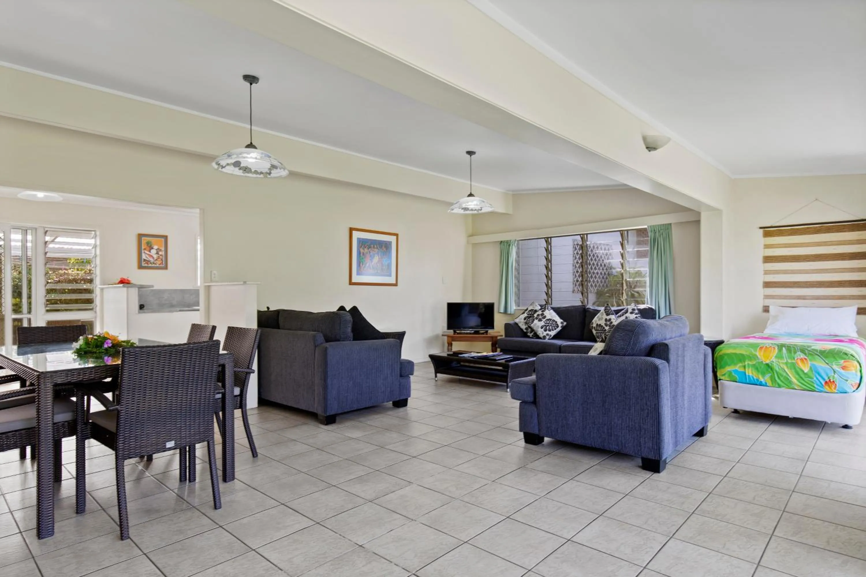 Living room, Bed in Palm Grove