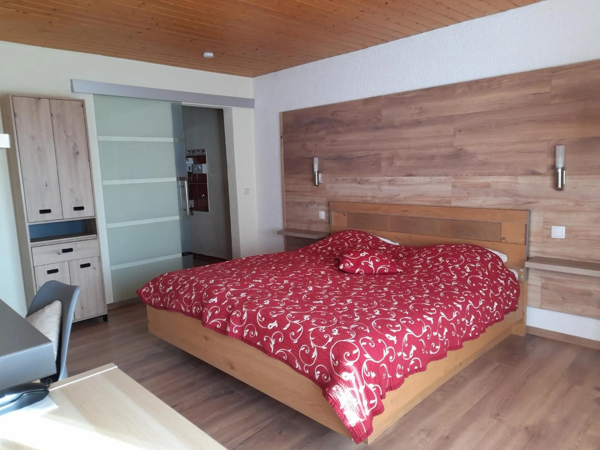 Bed in Öko-Landhotel Basler Hof