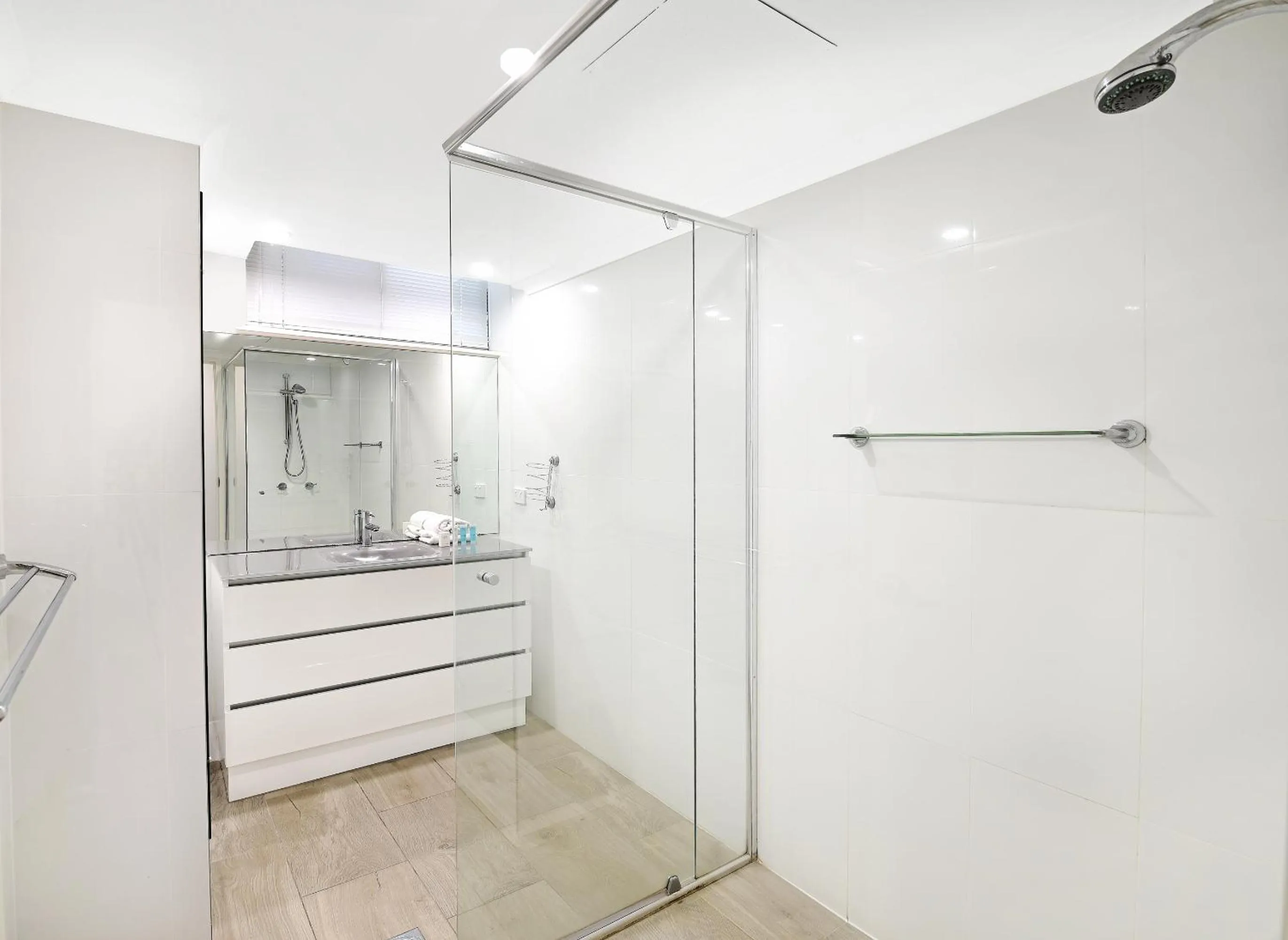 Broadbeach Travel Inn Apartments