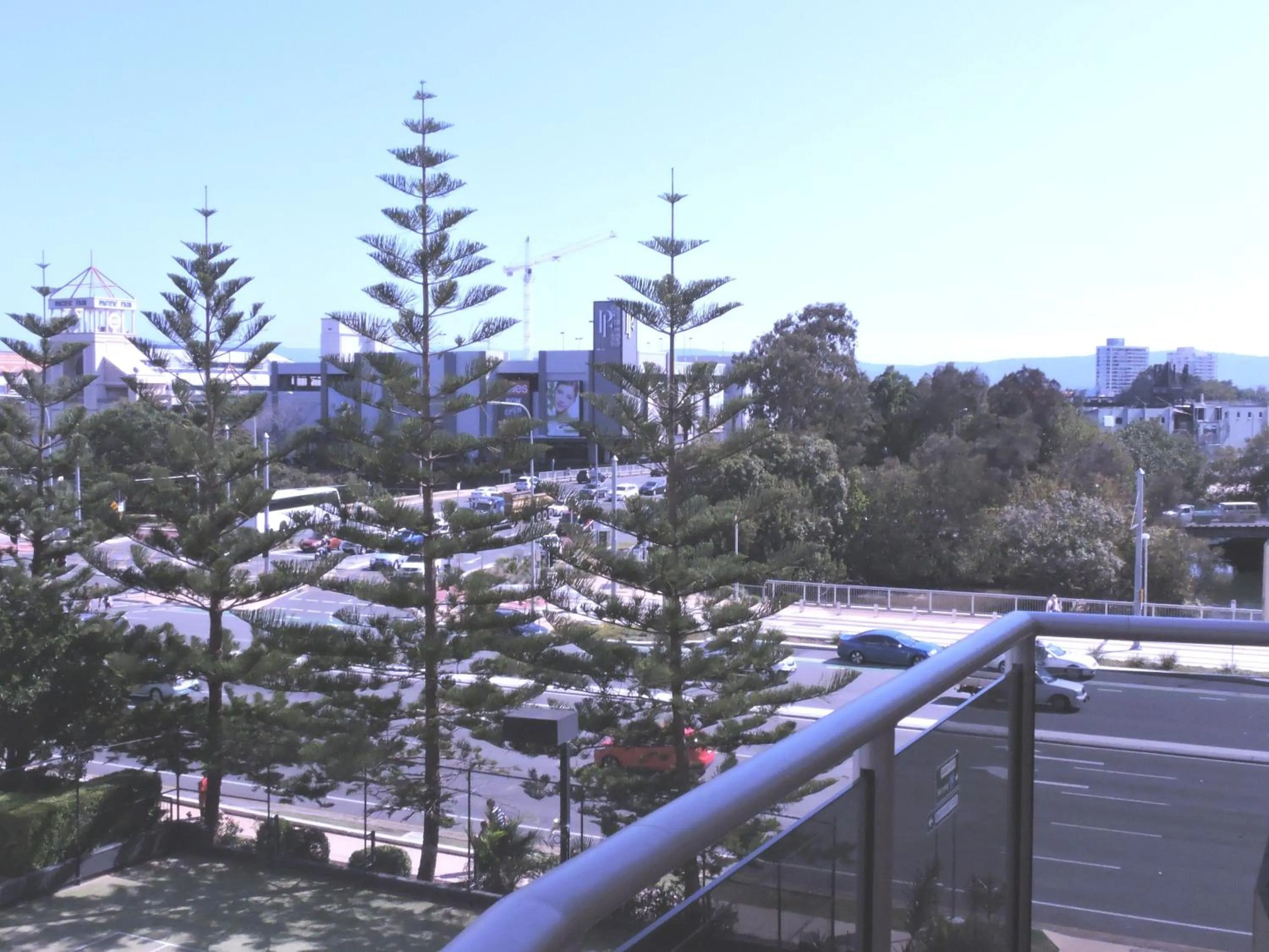 Street view in Broadbeach Travel Inn Apartments