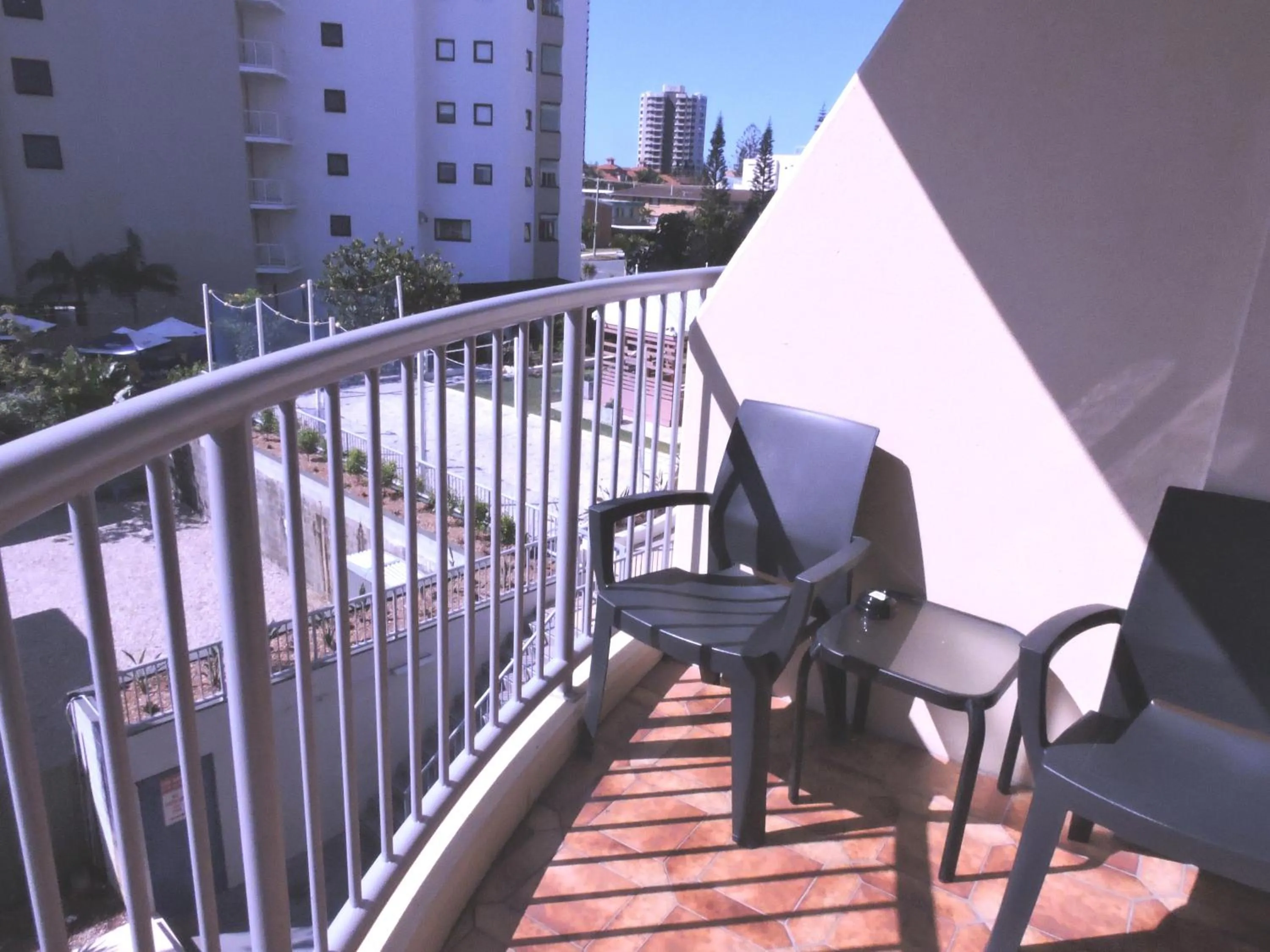 Balcony/Terrace in Broadbeach Travel Inn Apartments