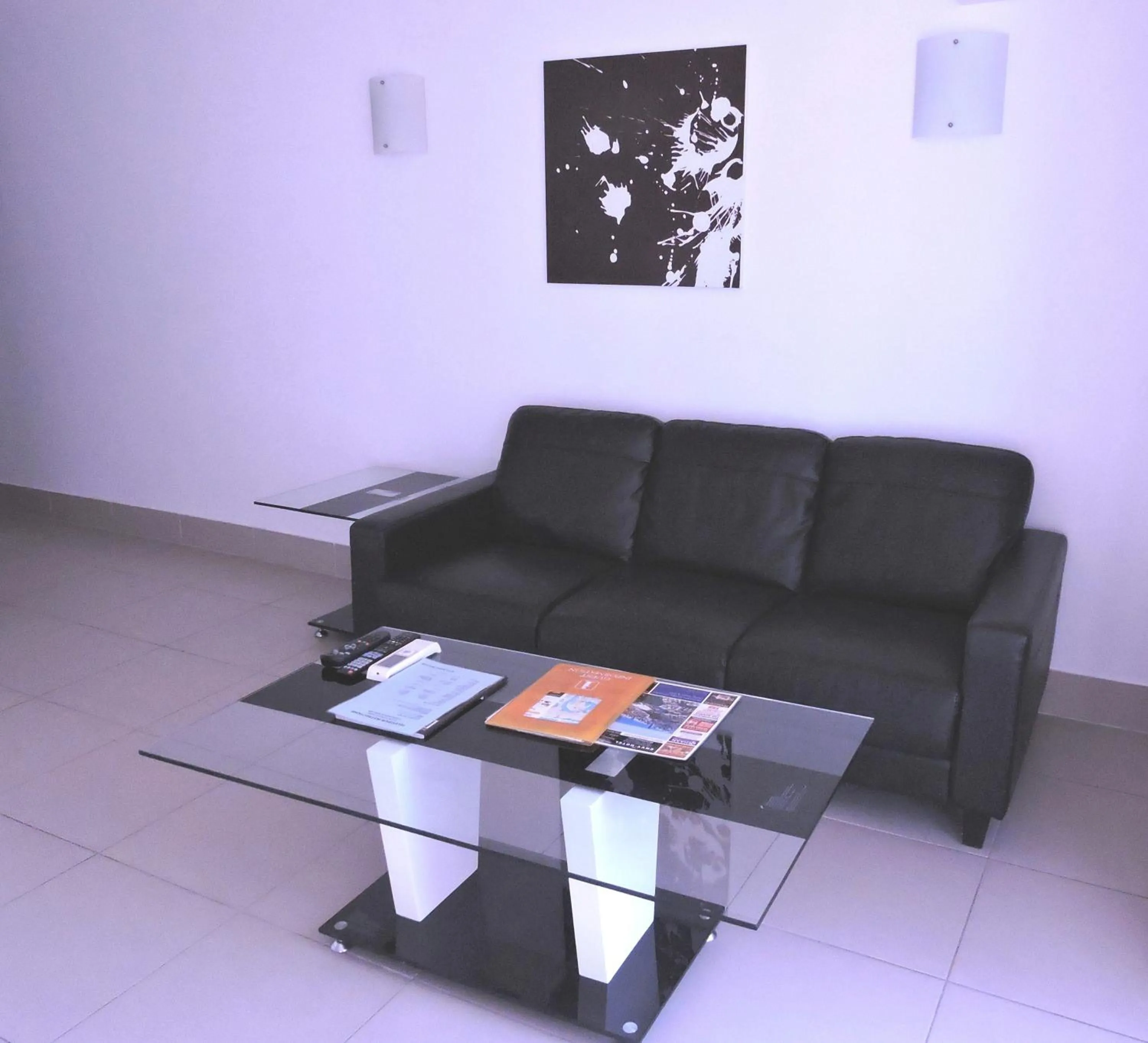 Living room in Broadbeach Travel Inn Apartments
