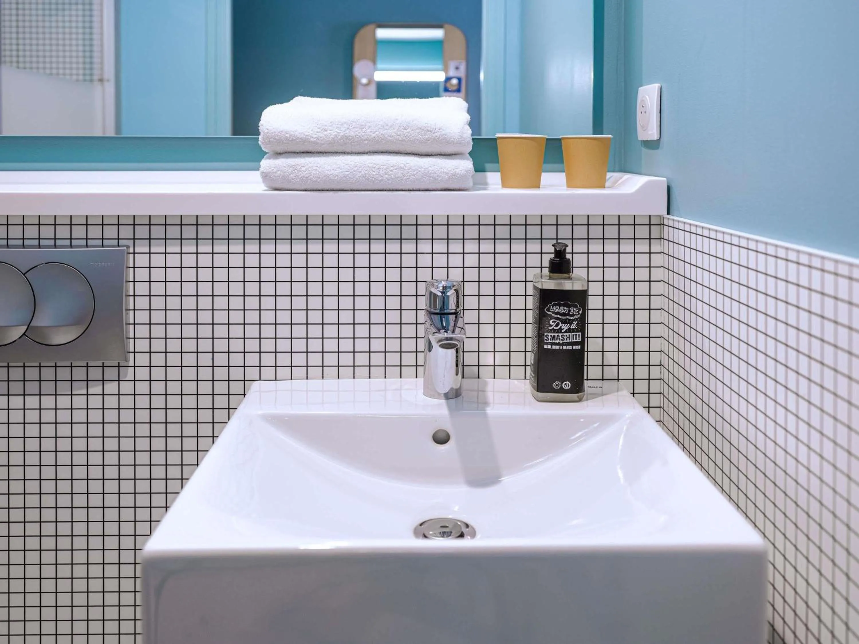 Bedroom in ibis budget Bourg en Bresse