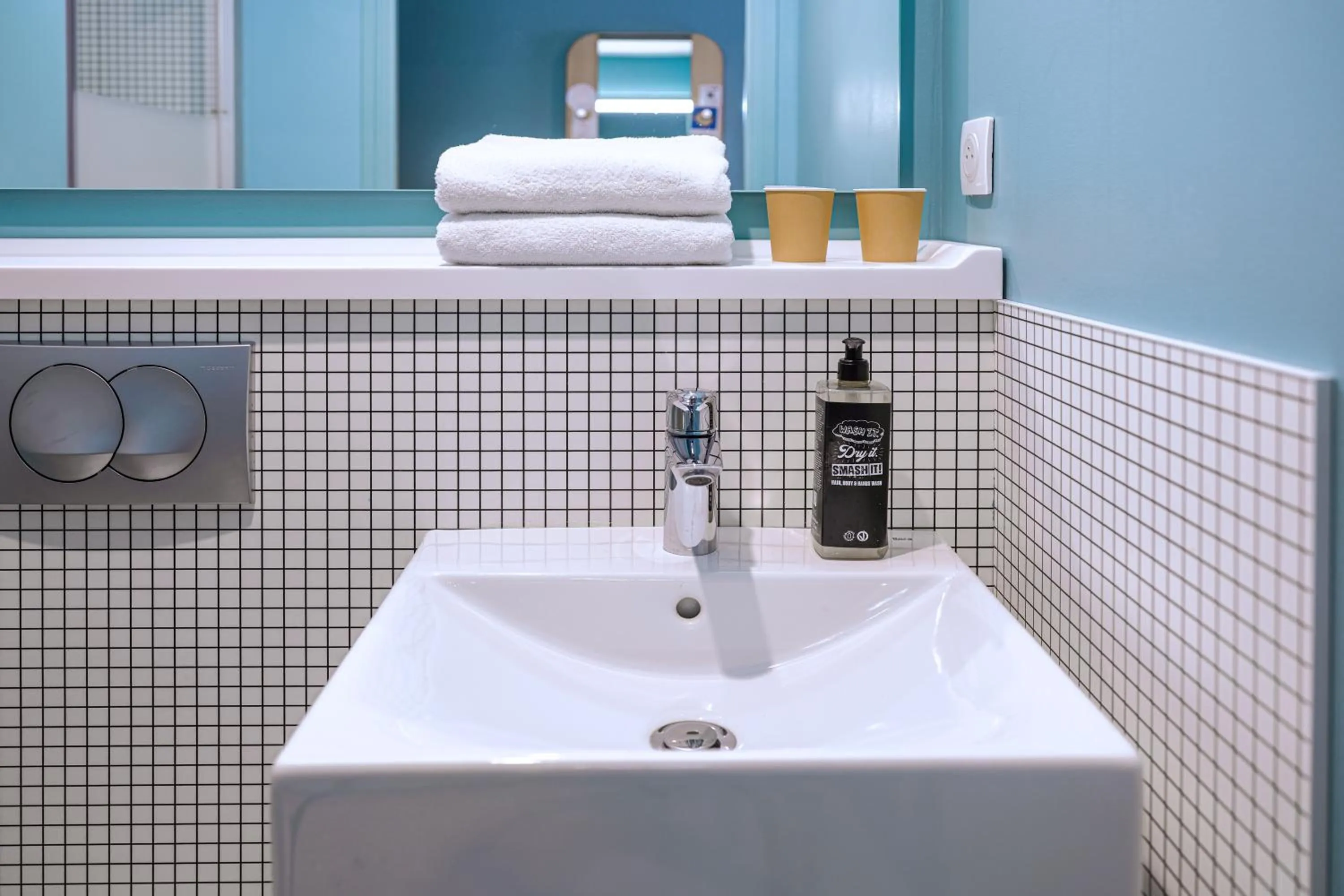 Bathroom in ibis budget Bourg en Bresse