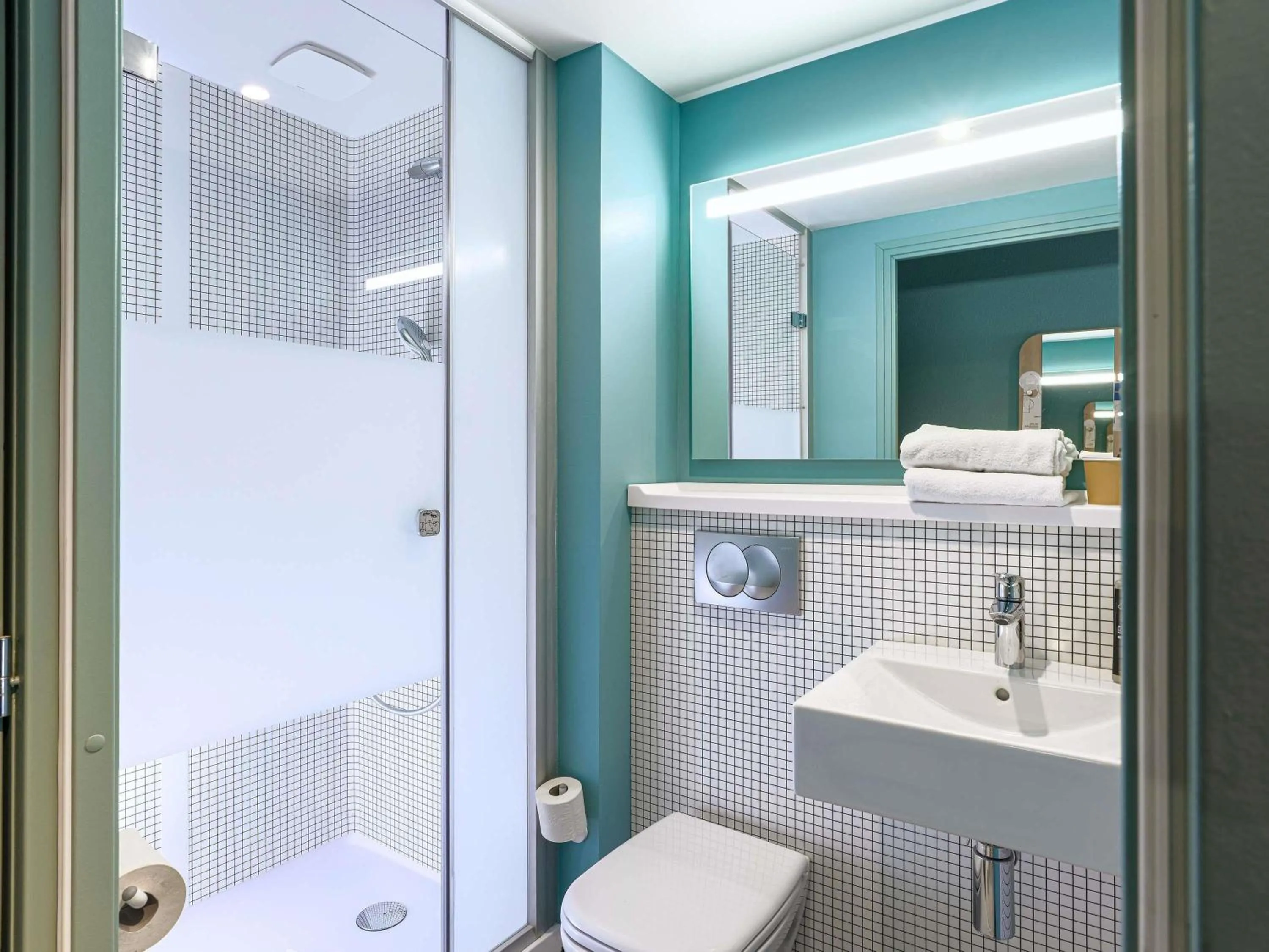 Bedroom in ibis budget Bourg en Bresse