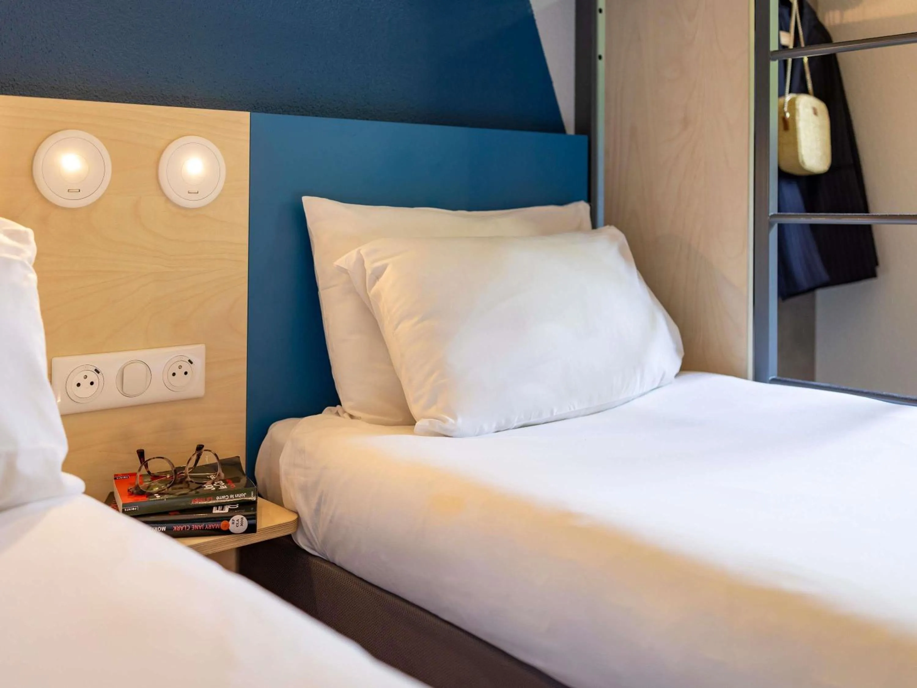 Bedroom, Bed in ibis budget Bourg en Bresse