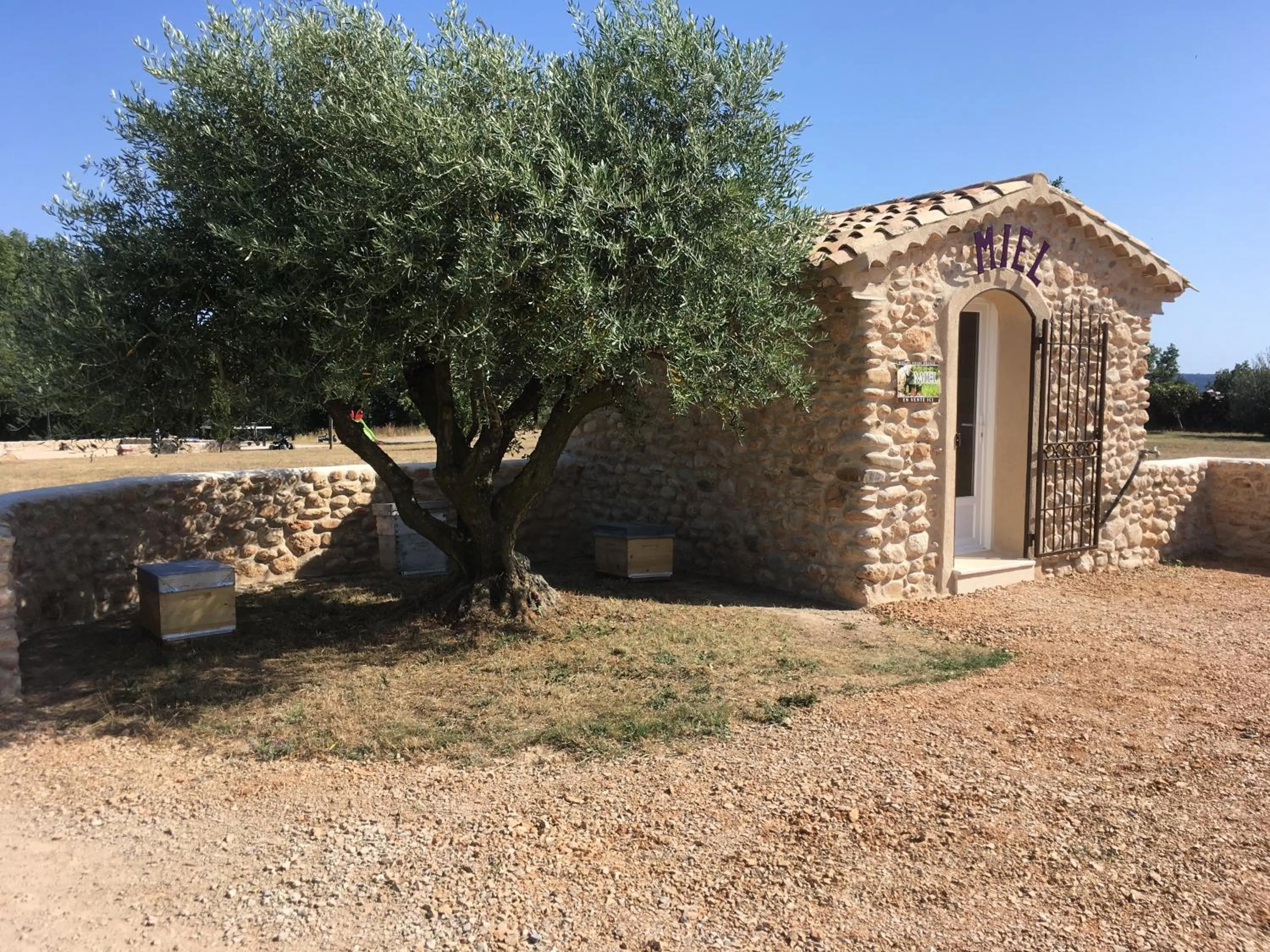 On-site shops in Ferme Para Lou