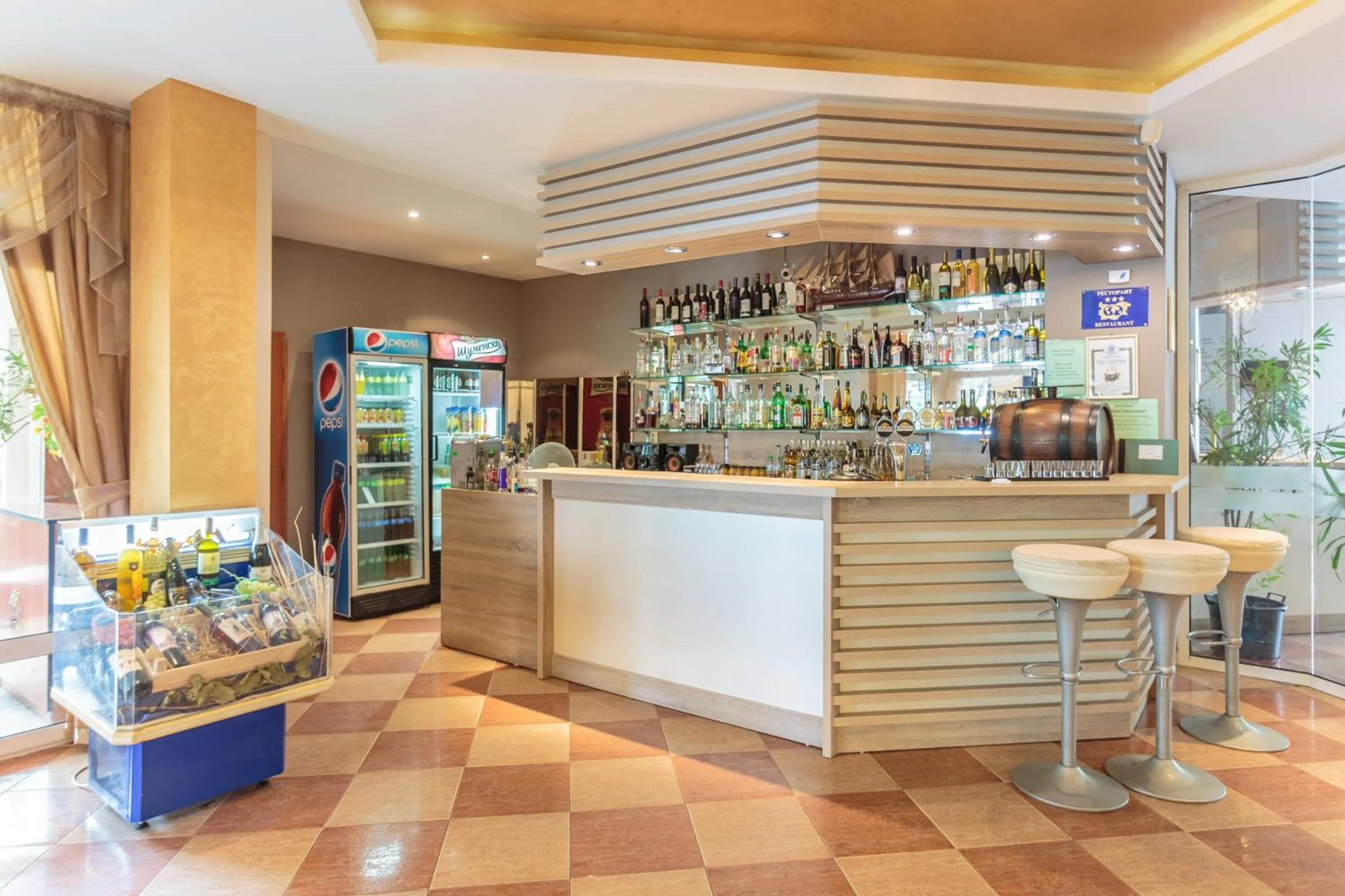 Restaurant/places to eat in Flagman Hotel